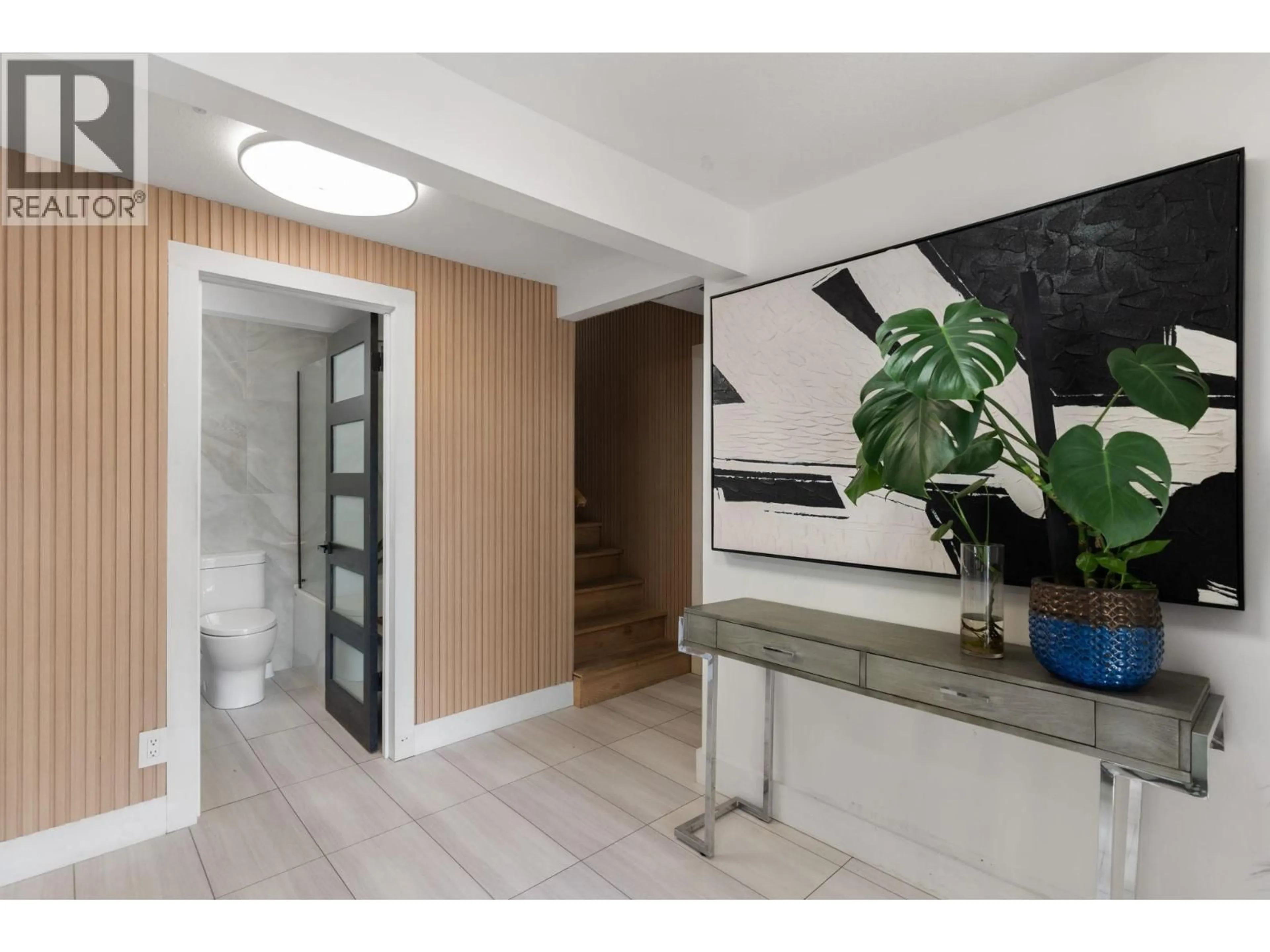 Indoor entryway for 5828 BROWN PLACE, Peachland British Columbia V1Y4J1