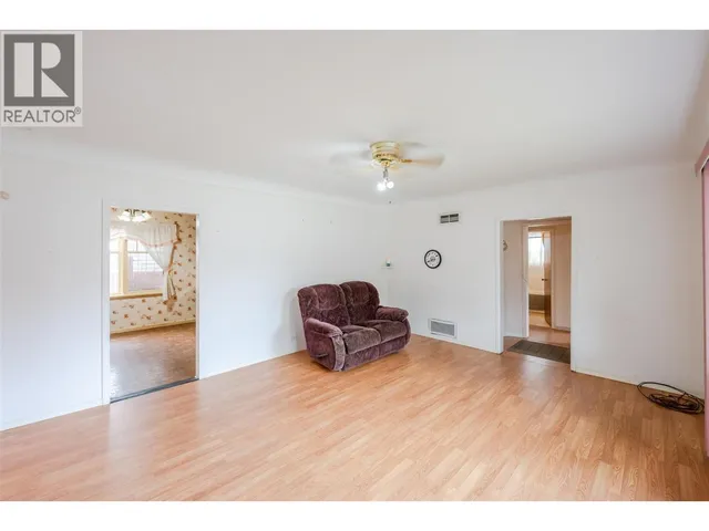 395 EDMONTON AVENUE, Penticton 3