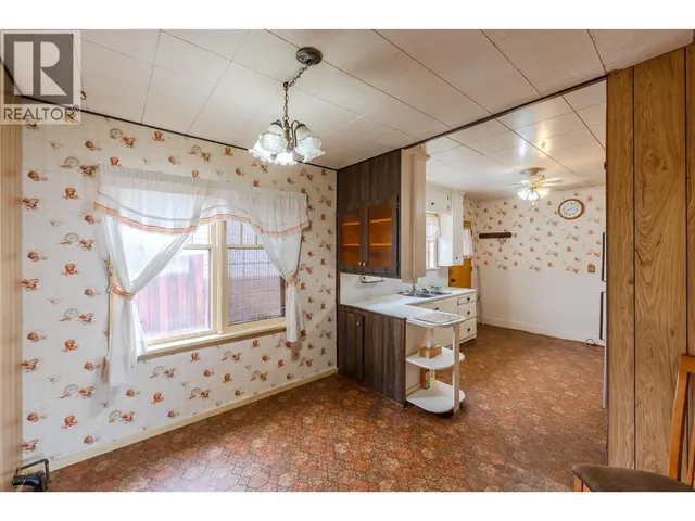 395 EDMONTON AVENUE, Penticton 4