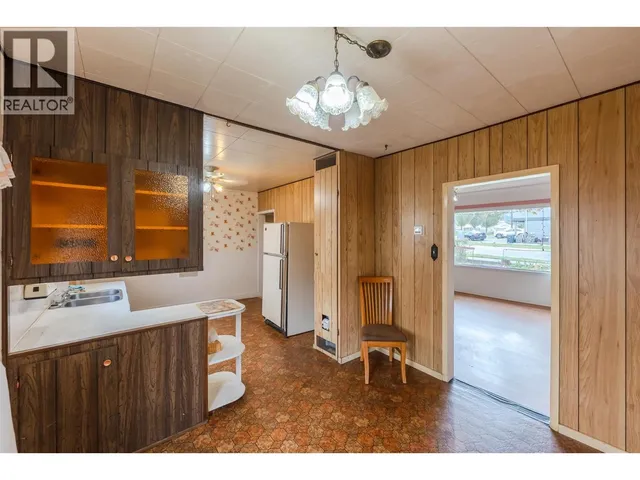 395 EDMONTON AVENUE, Penticton 5