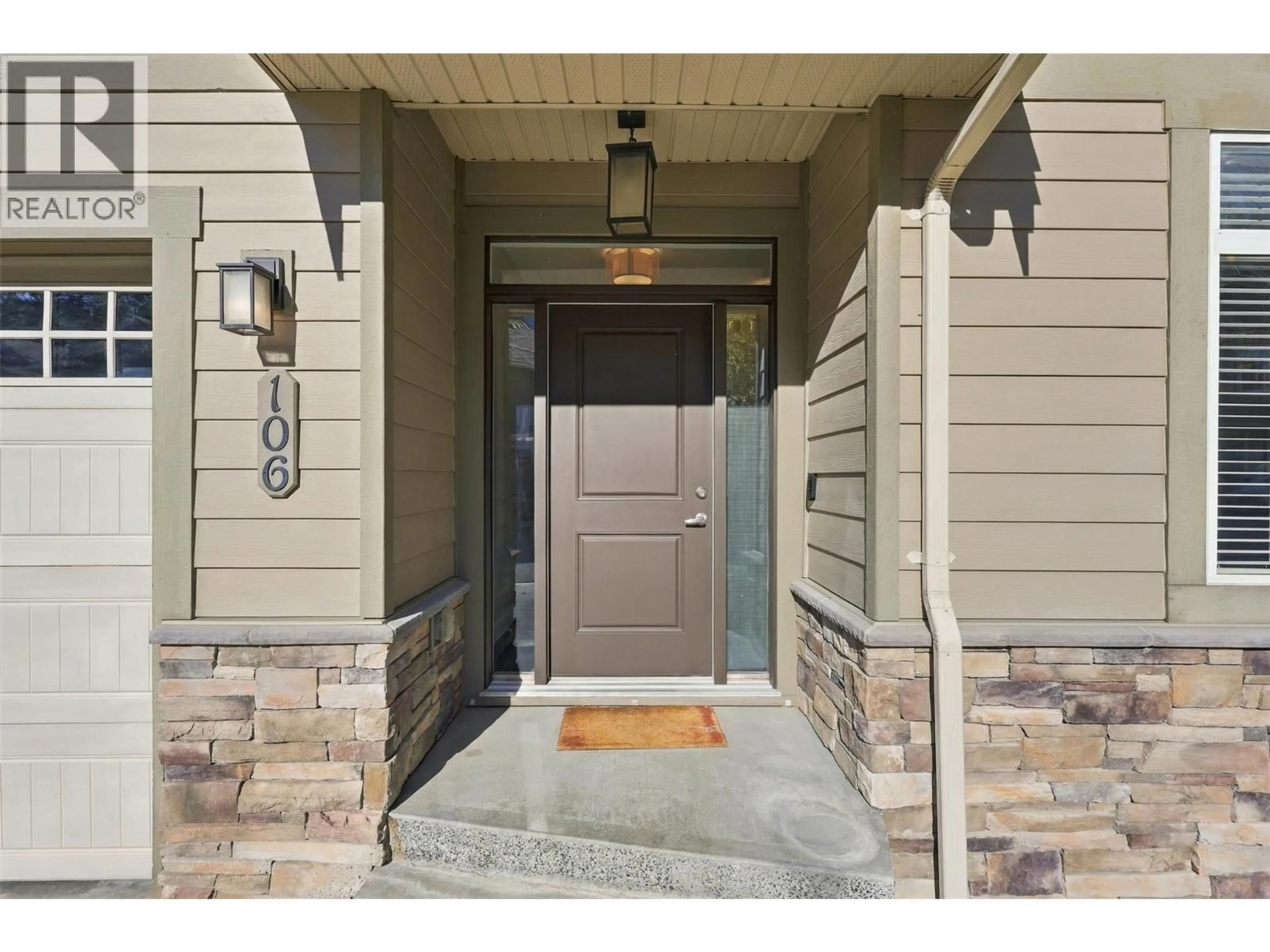 Indoor entryway for 106 - 1939 COLDWATER DRIVE, Kamloops British Columbia V2E0B3