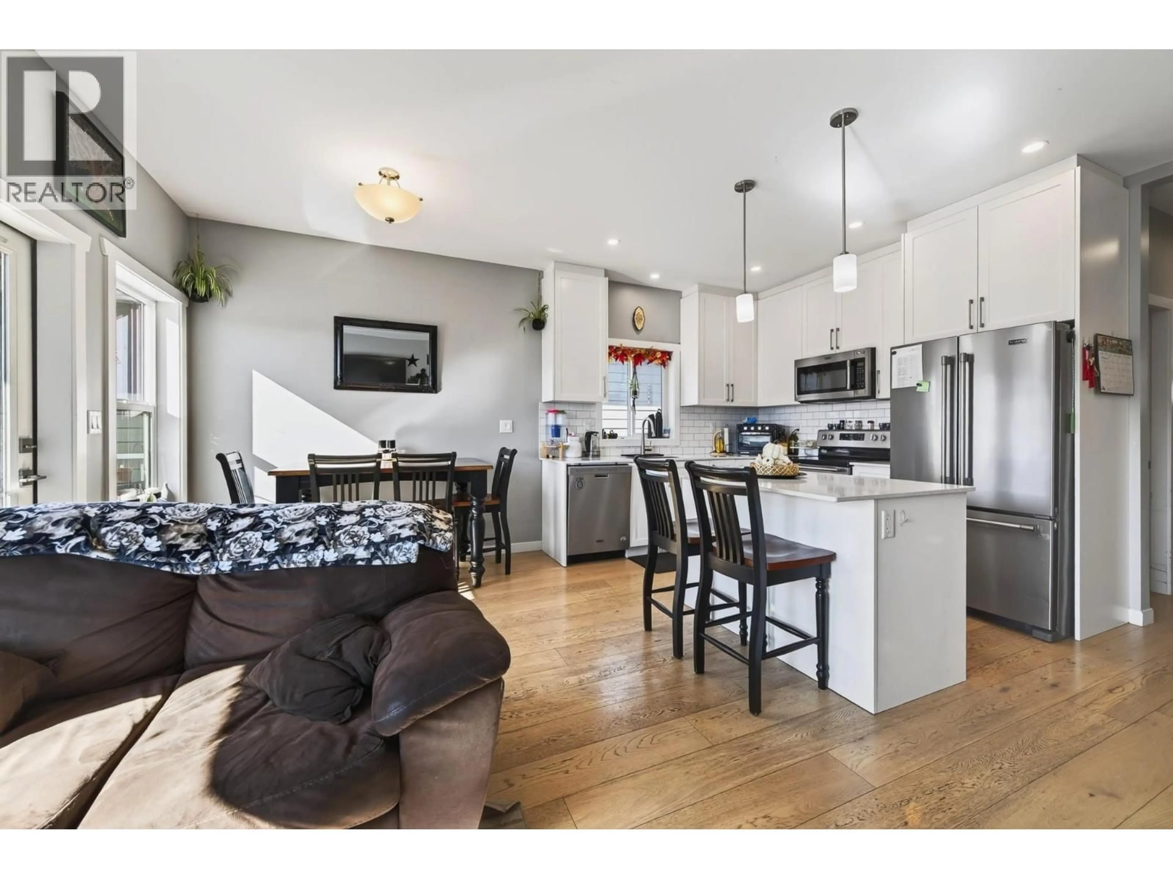 Open concept kitchen, wood/laminate floor for 21 - 1900 ORD ROAD, Kamloops British Columbia V2B0B6