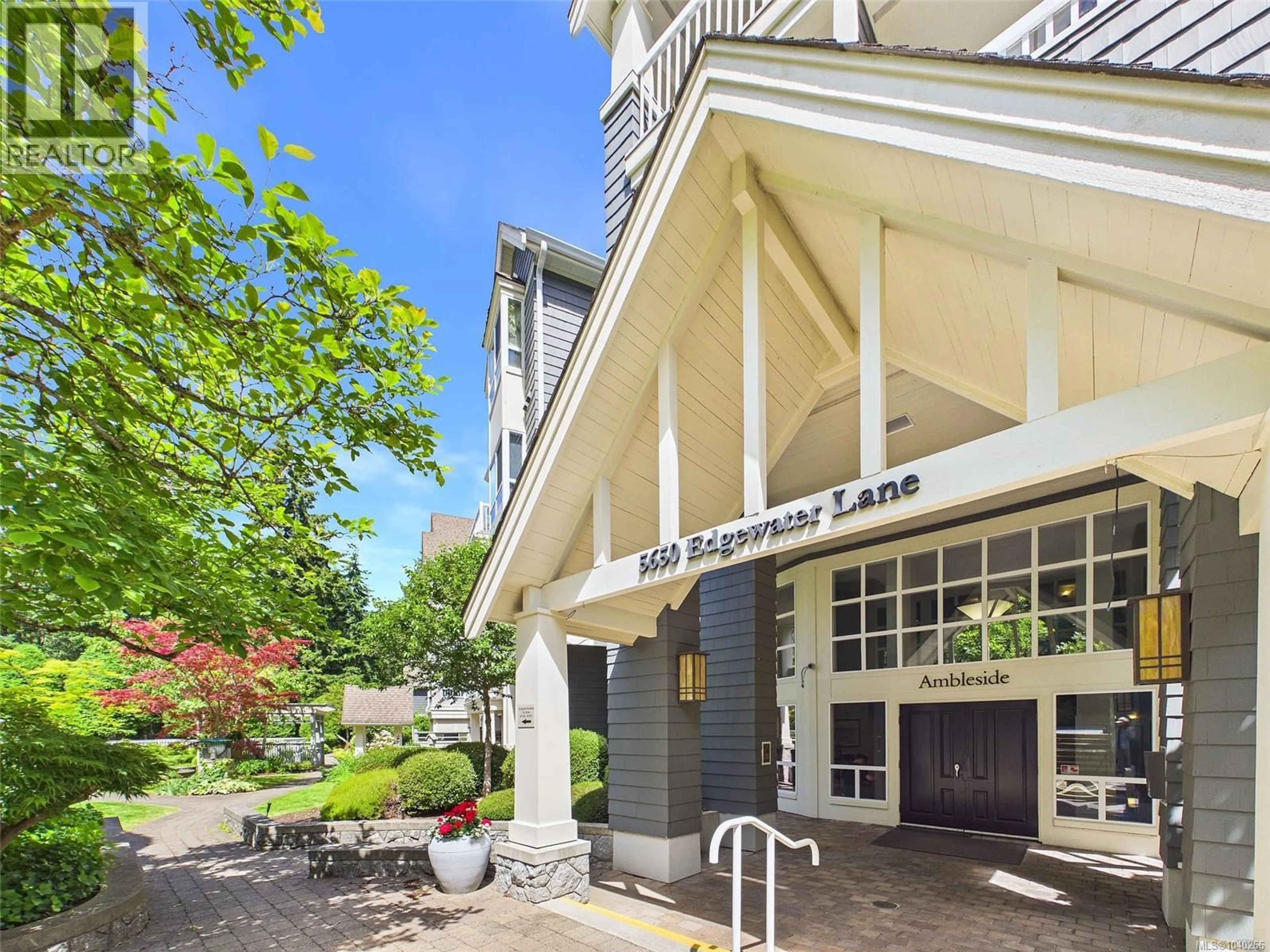 Indoor foyer for 101 - 5650 EDGEWATER LANE, Nanaimo British Columbia V9T6K1
