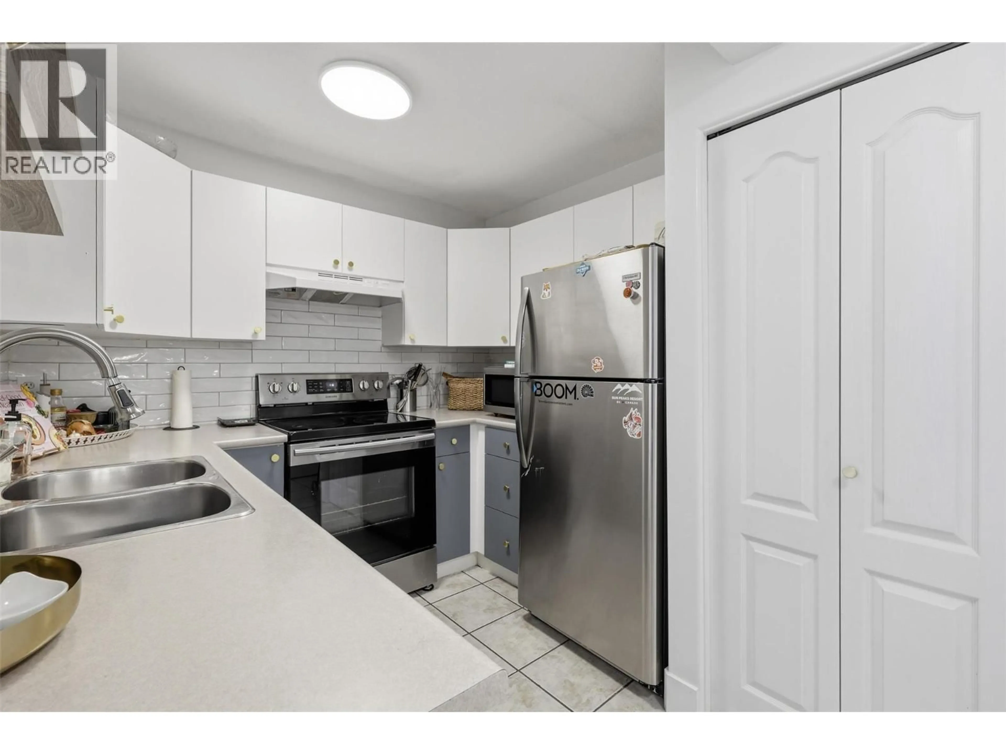 Standard kitchen, unknown for 312 - 554 SEYMOUR STREET, Kamloops British Columbia V2C2G9