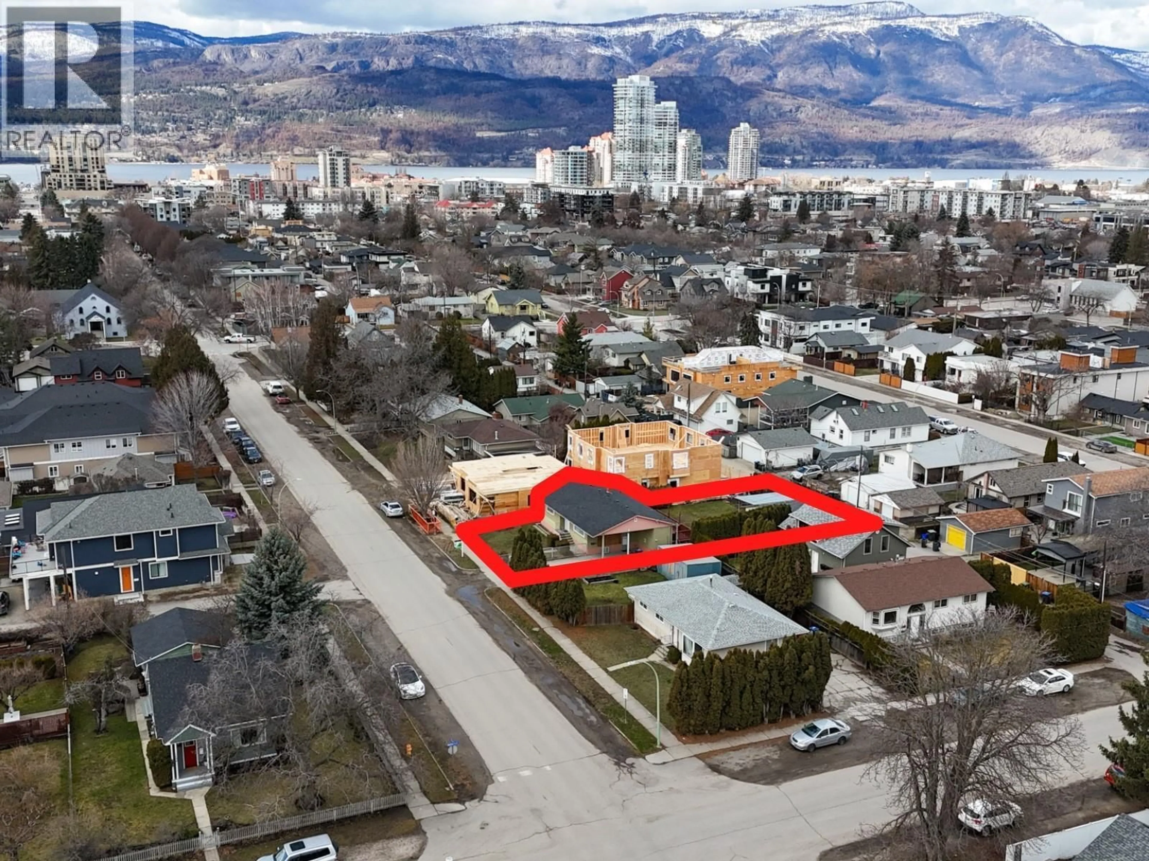 A pic from outside/outdoor area/front of a property/back of a property/a pic from drone, city buildings view from balcony for 958 STOCKWELL AVENUE, Kelowna British Columbia V1Y6W2