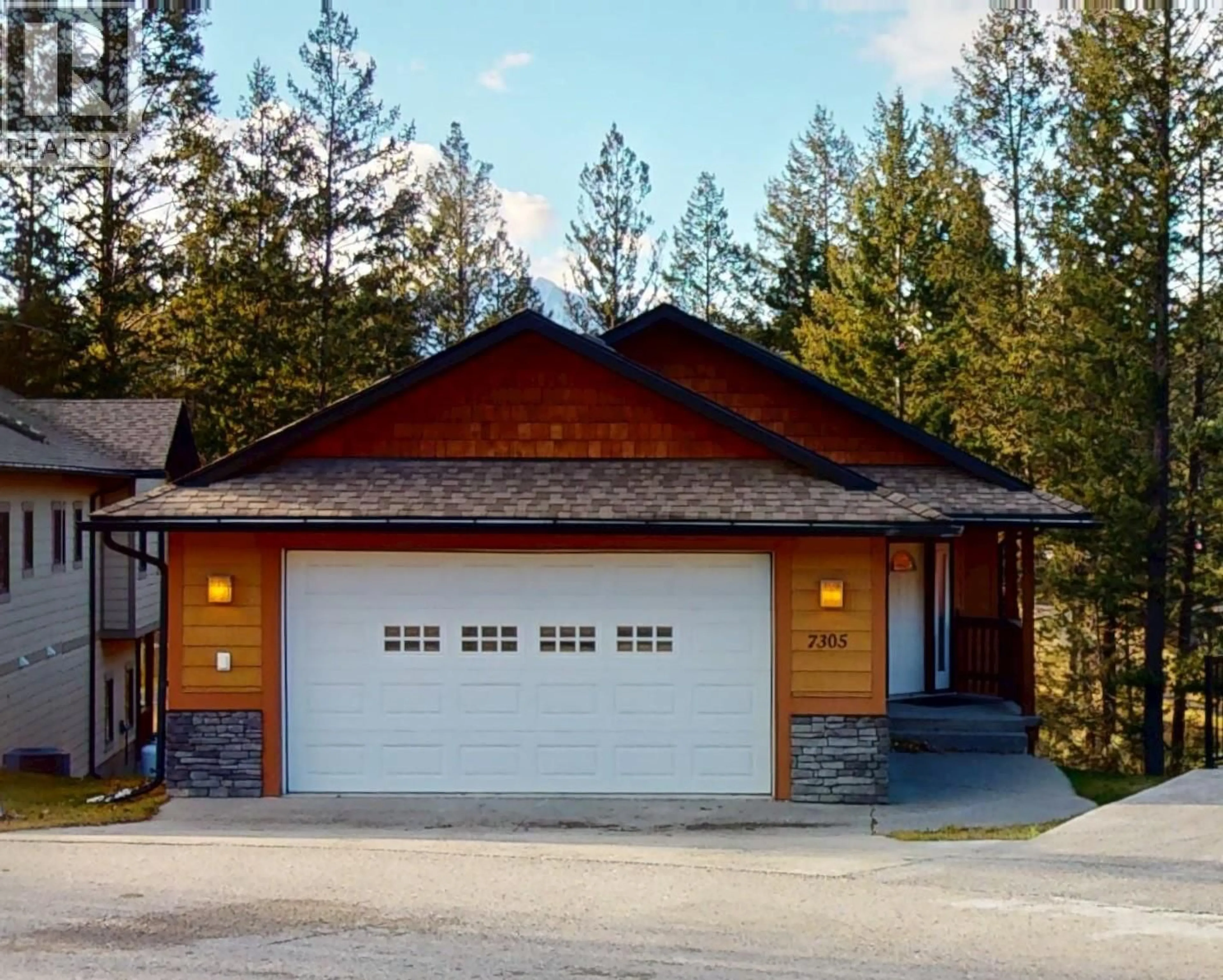 Indoor garage for 7305 COPPERHORN DRIVE, Radium Hot Springs British Columbia V0A1M0