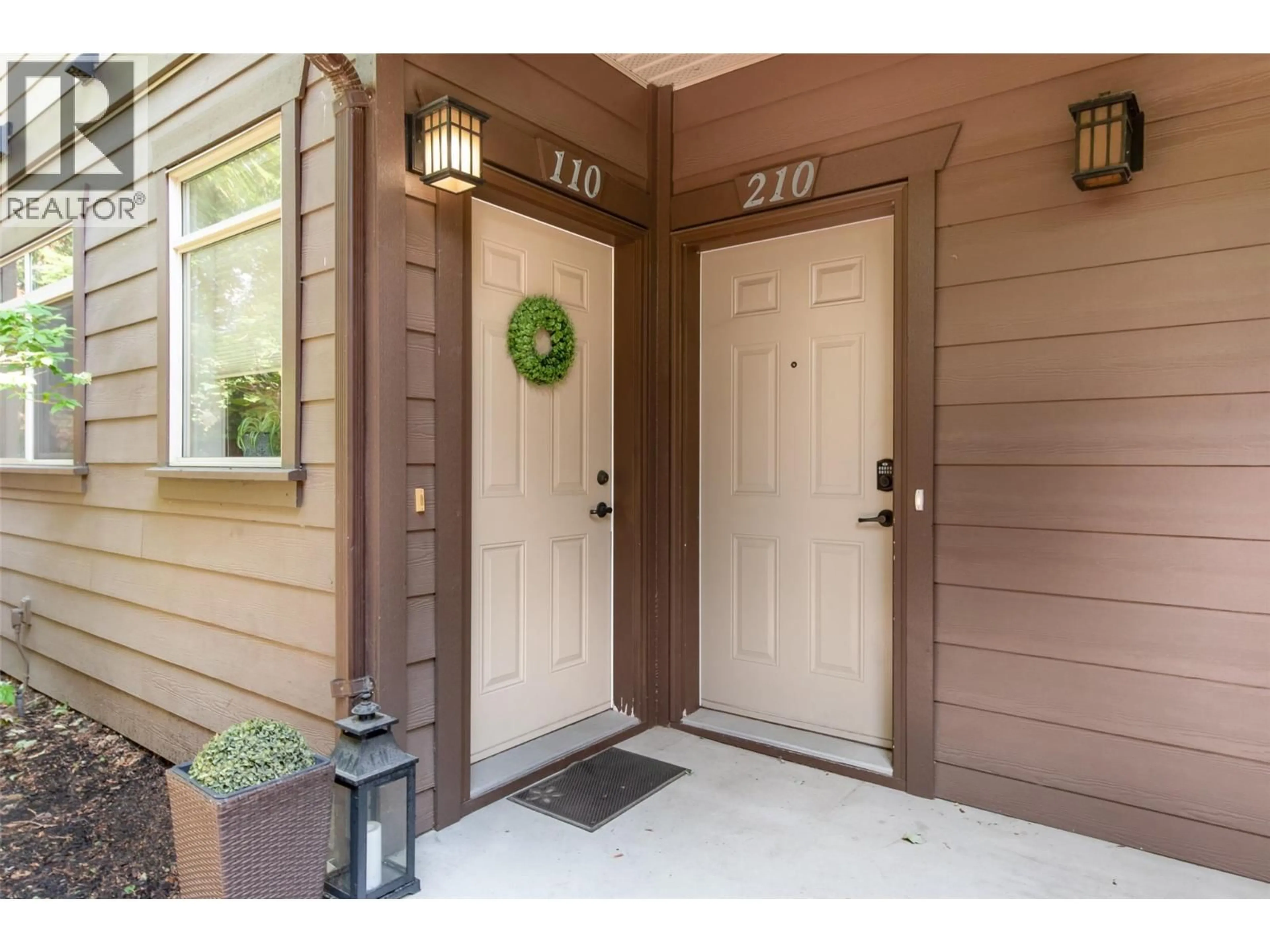 Indoor entryway for 110 - 511 YATES ROAD, Kelowna British Columbia V1V2X2