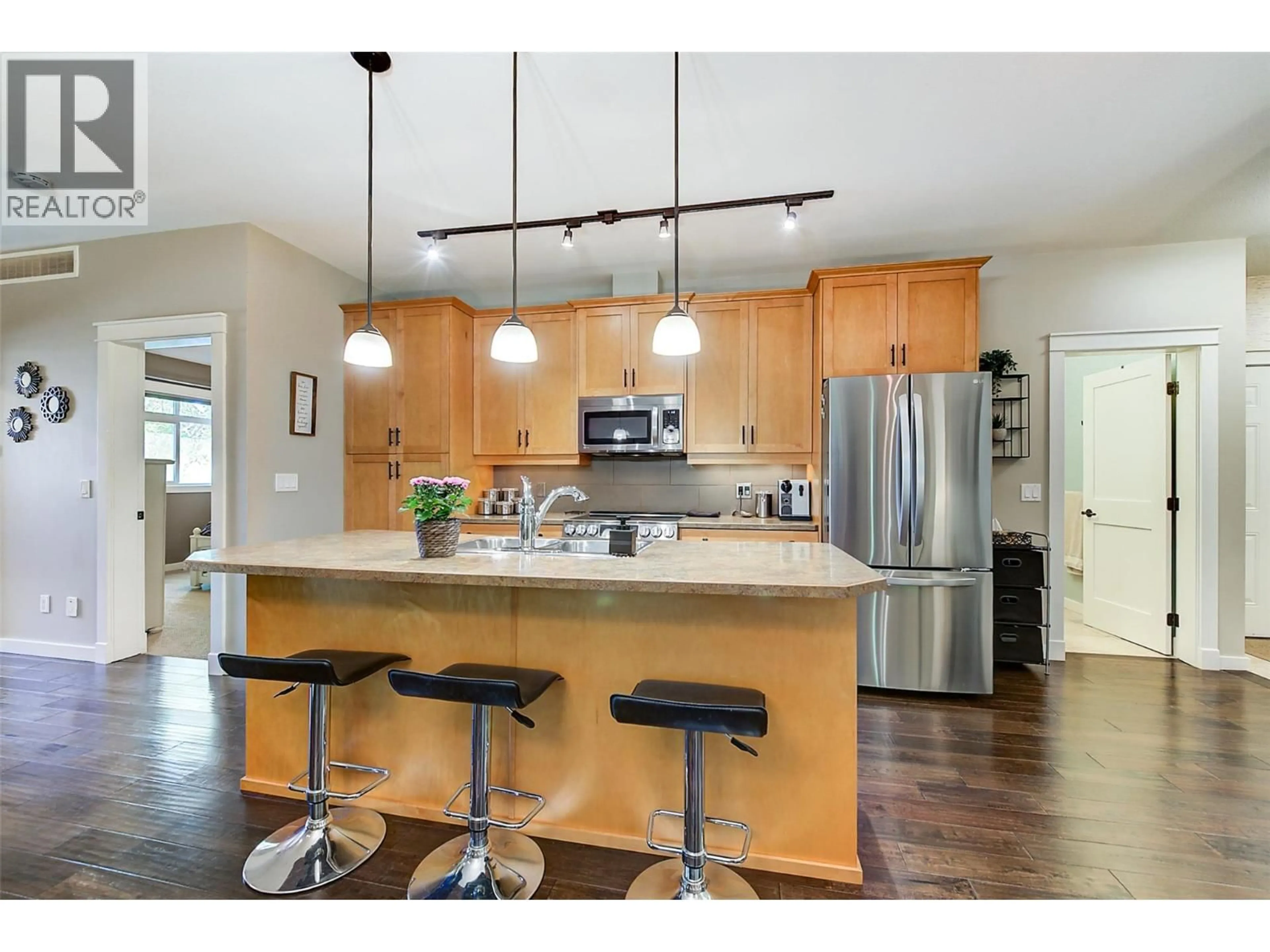 Open concept kitchen, wood/laminate floor for 110 - 511 YATES ROAD, Kelowna British Columbia V1V2X2