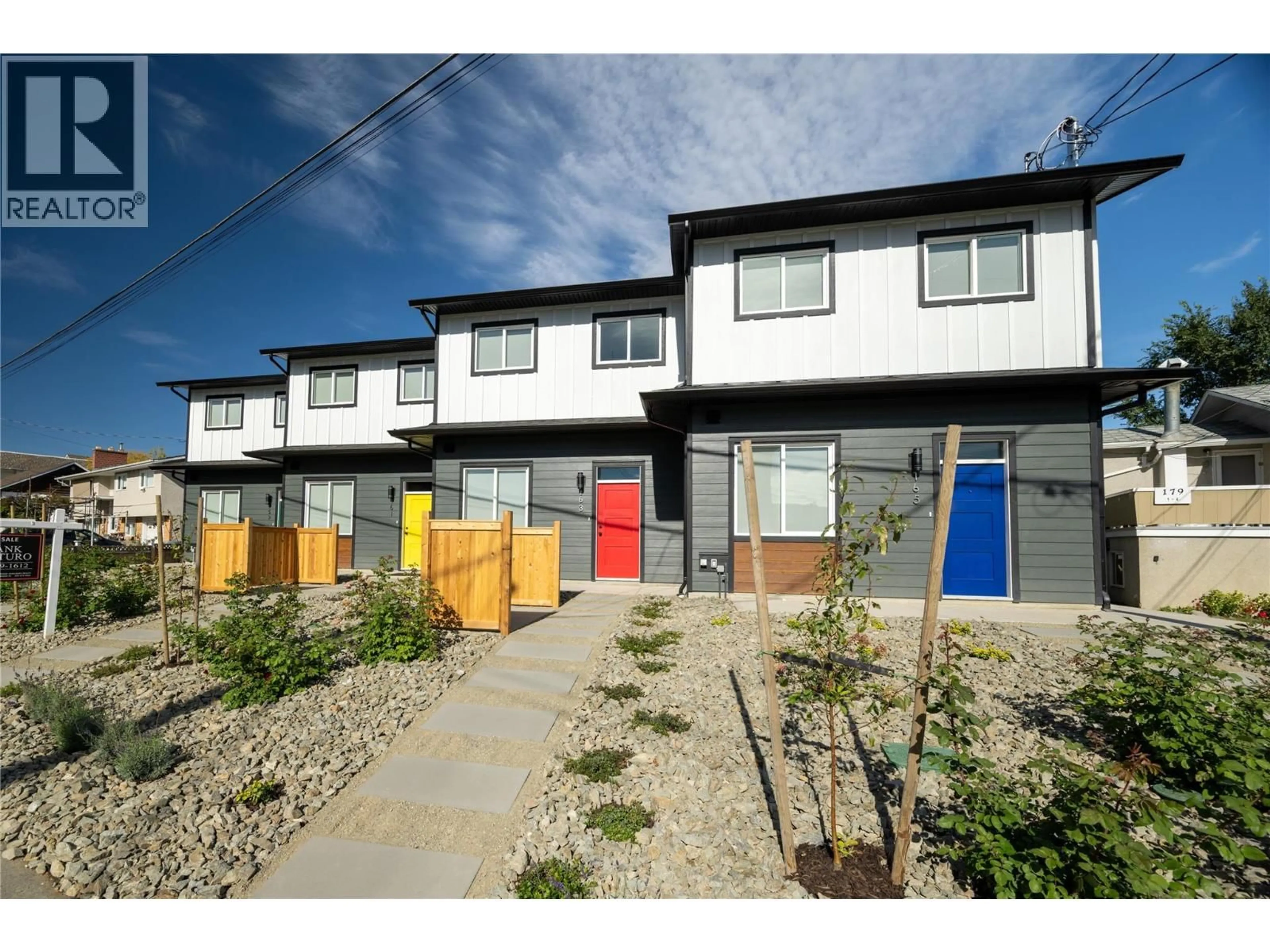 A pic from outside/outdoor area/front of a property/back of a property/a pic from drone, street for 163 CHESTNUT AVENUE, Kamloops British Columbia V2B1L3