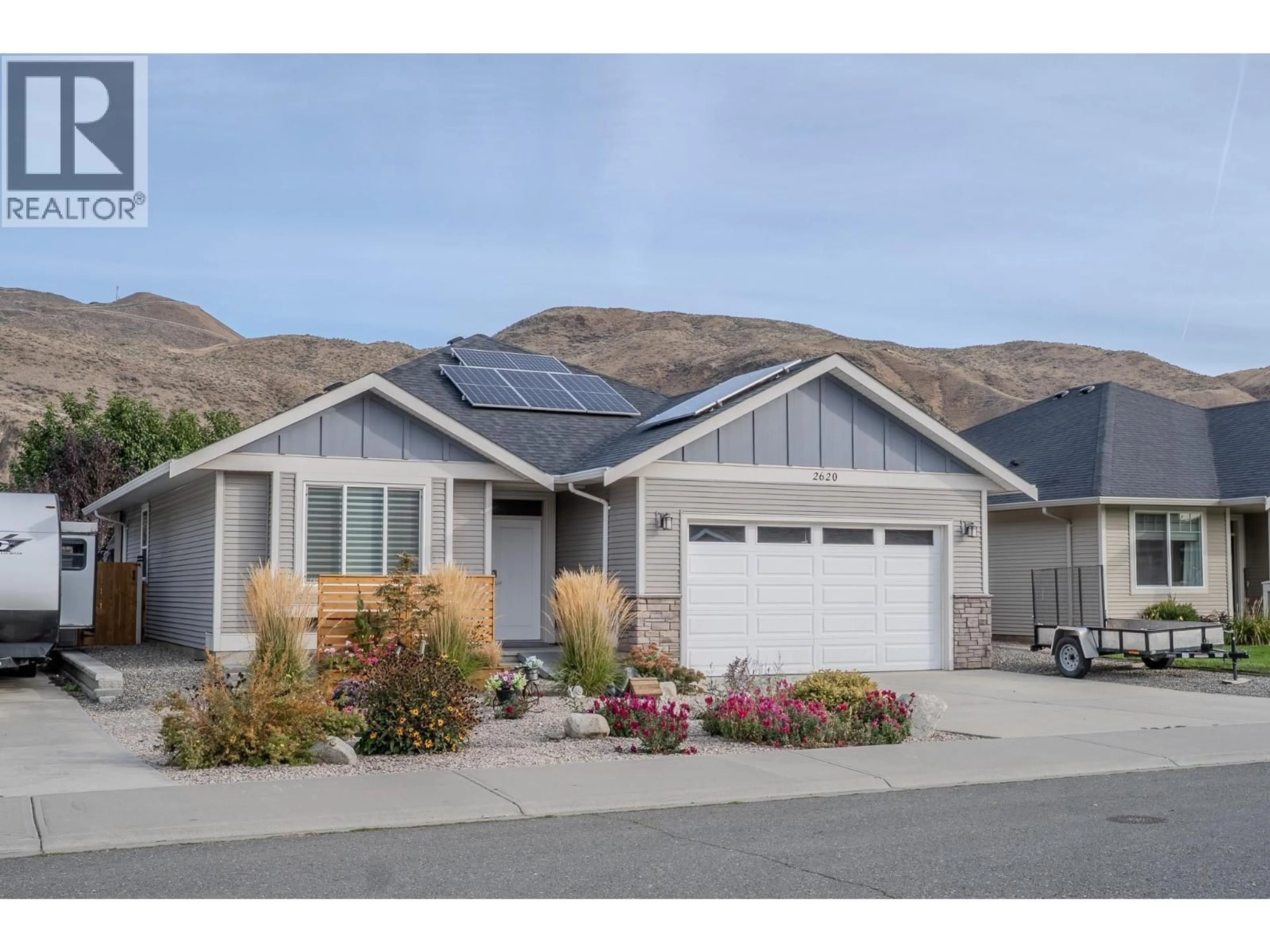 Home with vinyl exterior material, street for 2620 ROSEWOOD AVENUE, Kamloops British Columbia V2B0C4