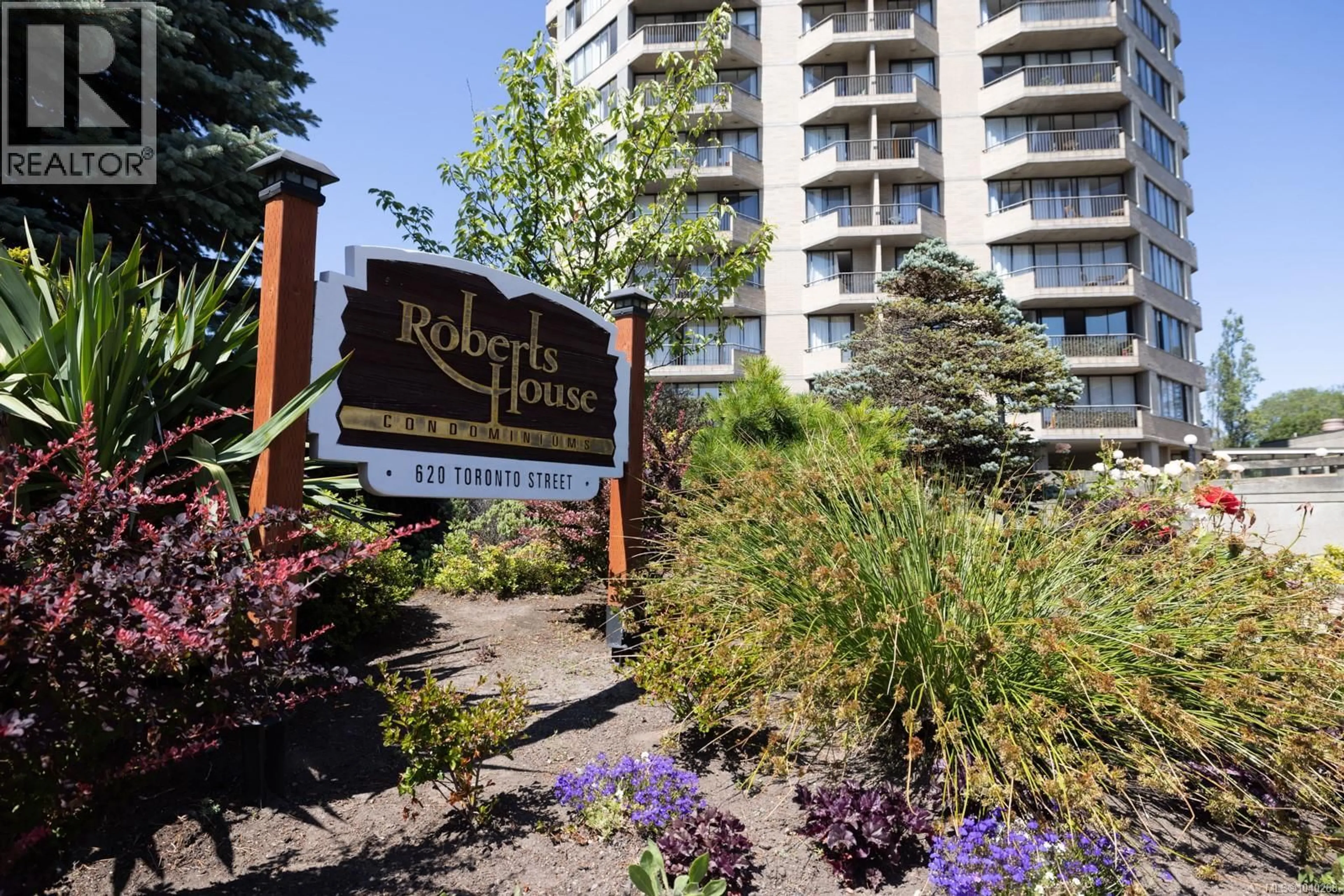 Indoor foyer for 910 - 620 TORONTO STREET, Victoria British Columbia V8V1P7