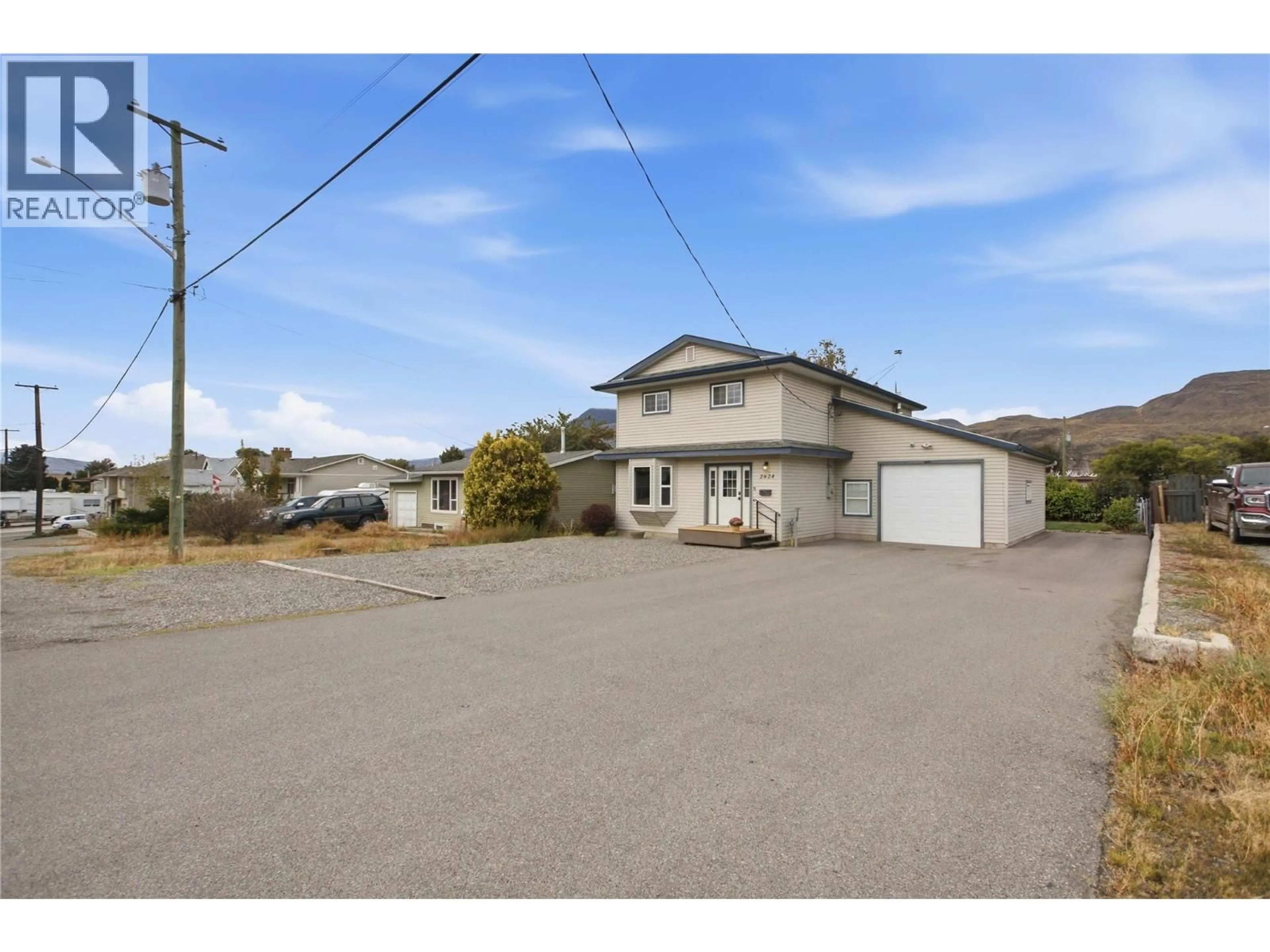 A pic from outside/outdoor area/front of a property/back of a property/a pic from drone, street for 2624 JOYCE AVENUE, Kamloops British Columbia V2B4M3