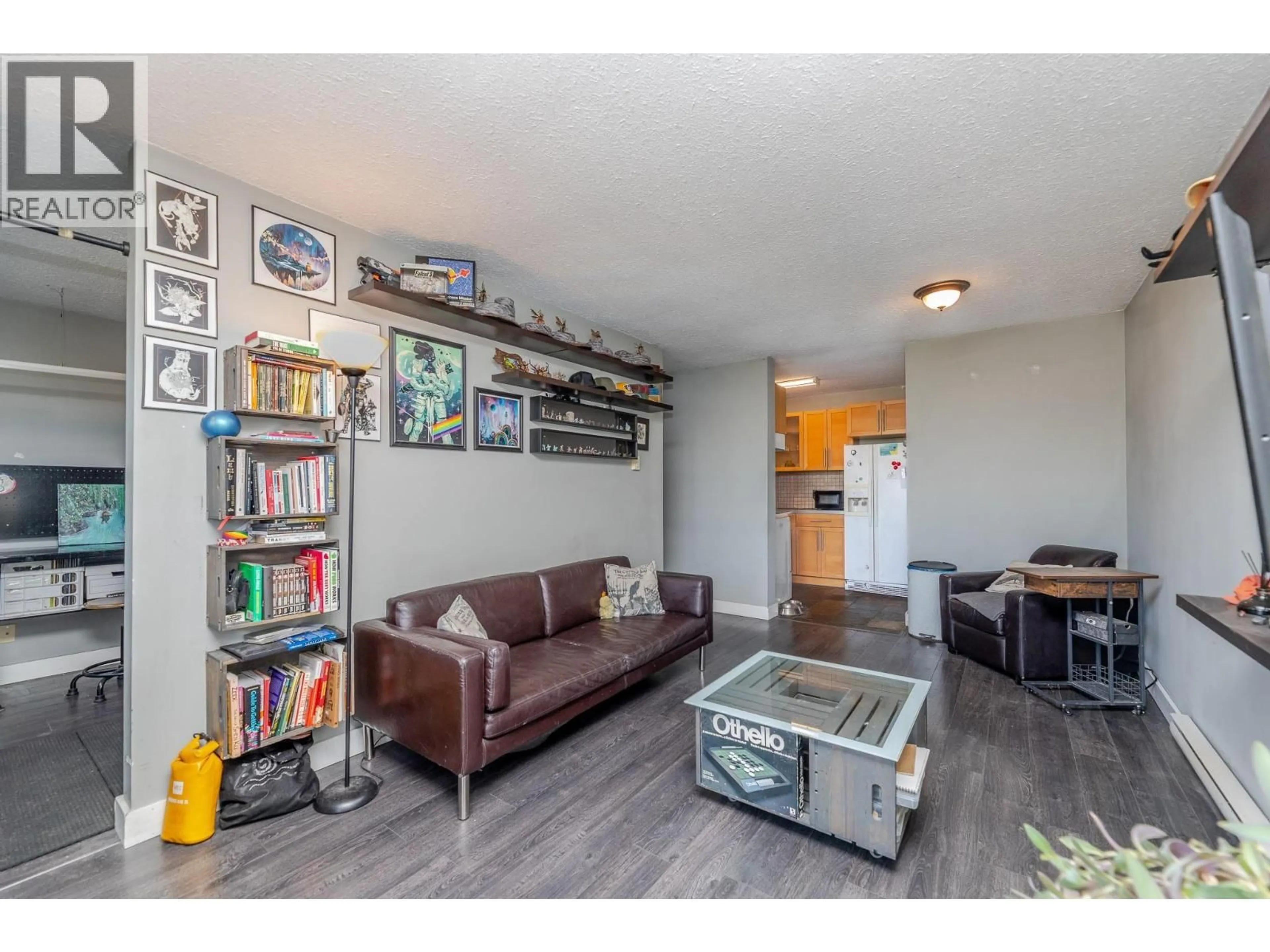 Living room with furniture, wood/laminate floor for 305 - 625 ROWCLIFFE AVENUE, Kelowna British Columbia V1Y5Y8