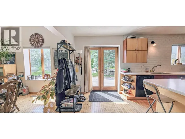 3560 ISLAND POND ROAD, Skookumchuck 4