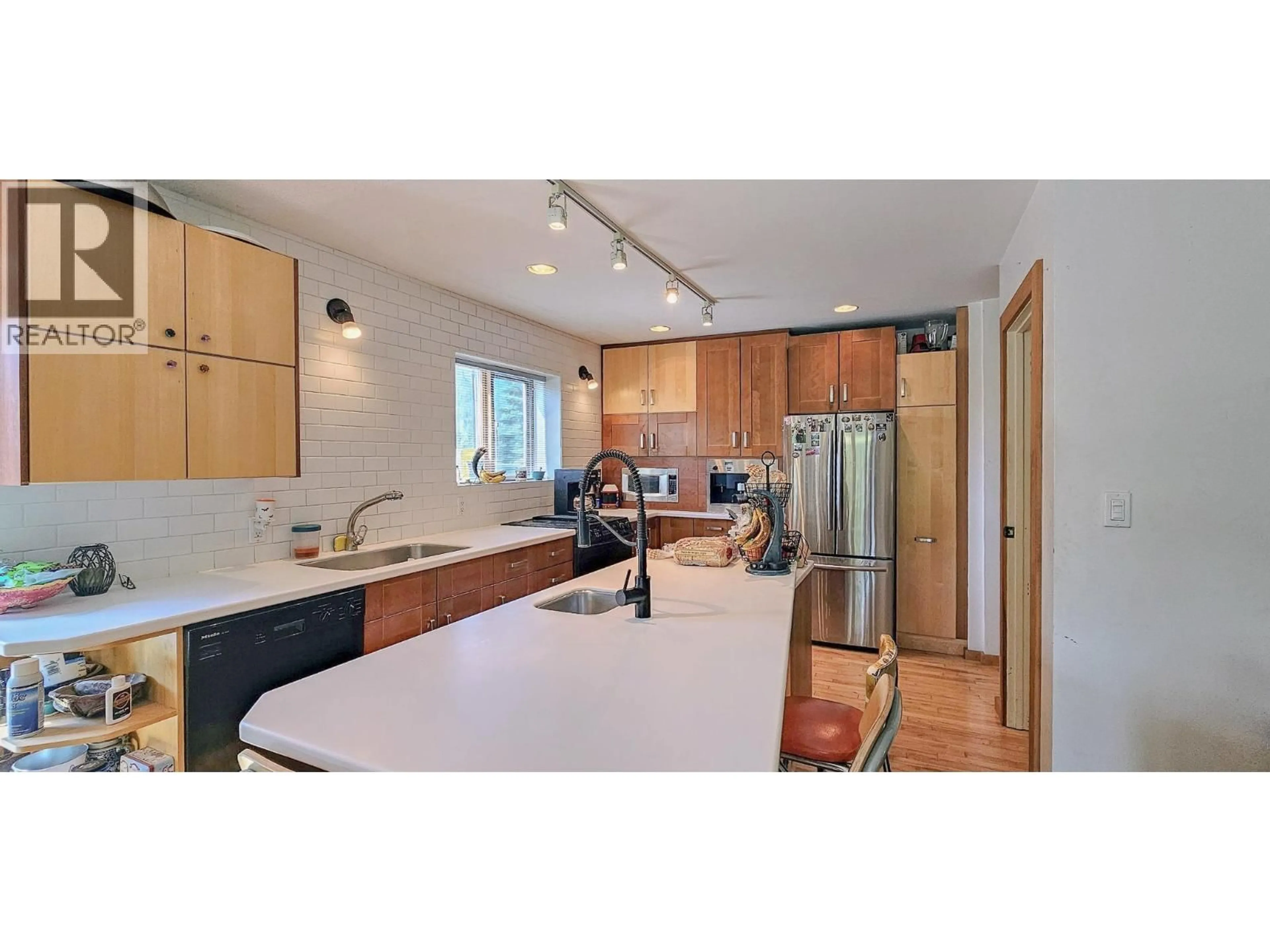 Open concept kitchen, unknown for 3560 ISLAND POND ROAD, Skookumchuck British Columbia V0B2E0