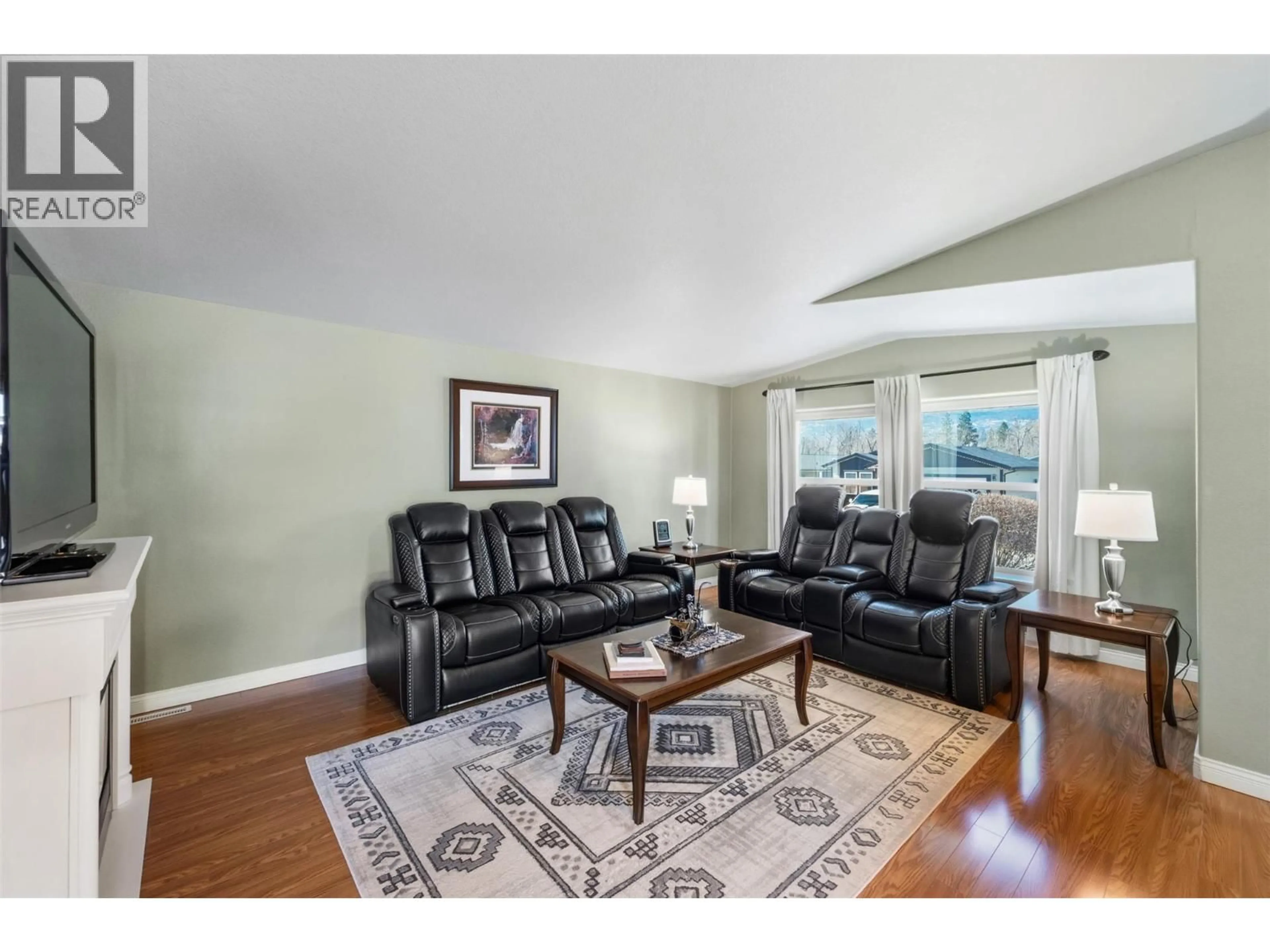 Living room with furniture, unknown for 73 - 8300 GALLAGHER LAKE FRONTAGE ROAD, Oliver British Columbia V0H1T2