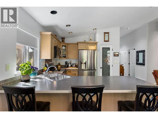 757 ROSEWOOD CRESCENT, Kamloops 4