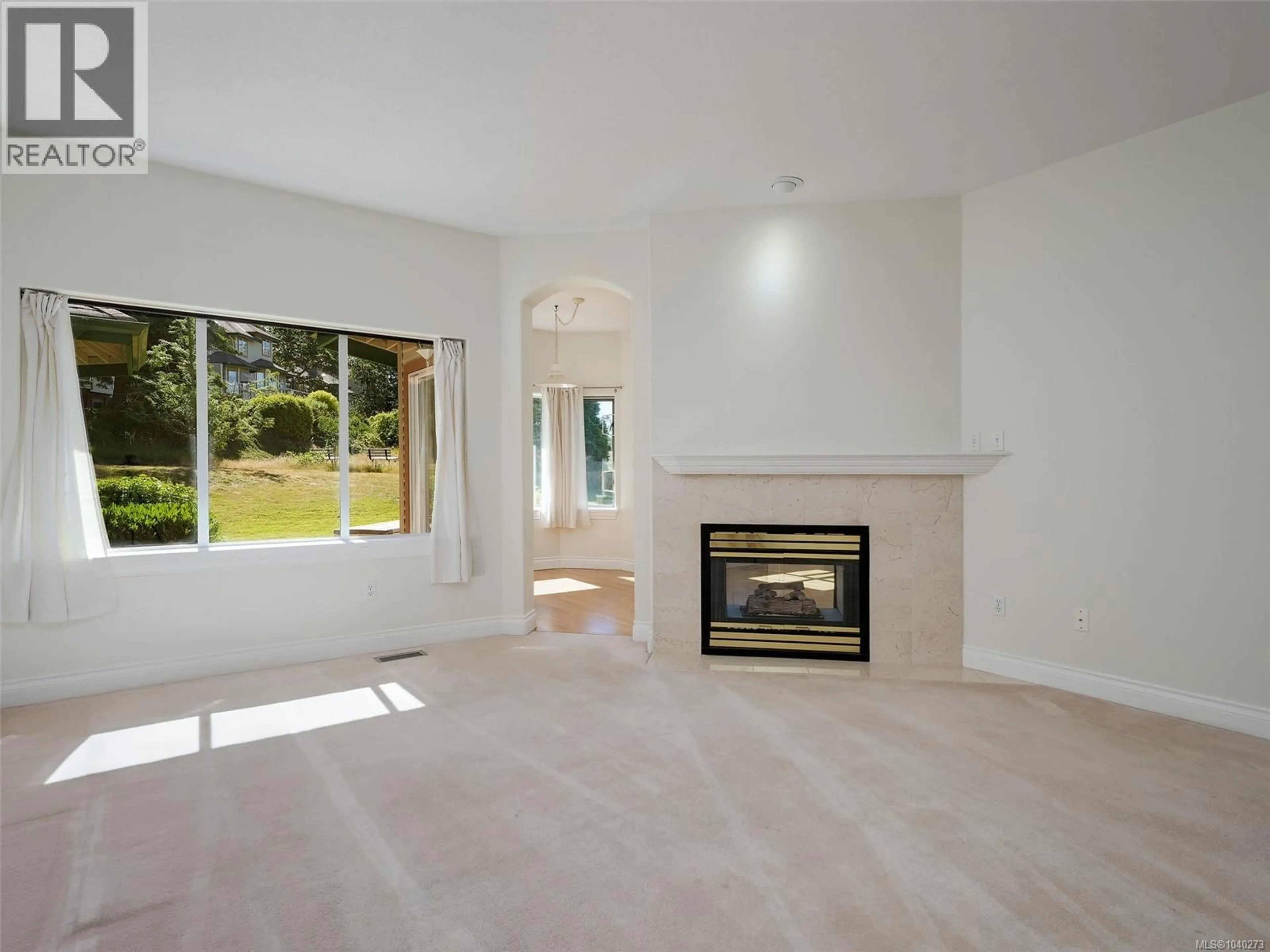 Living room with furniture, unknown for 85 - 530 MARSETT PLACE, Saanich British Columbia V8Z7J2