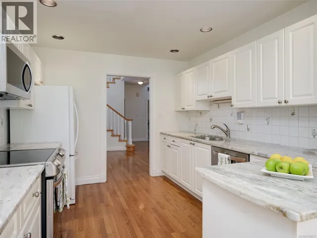 85 - 530 MARSETT PLACE, Saanich 5