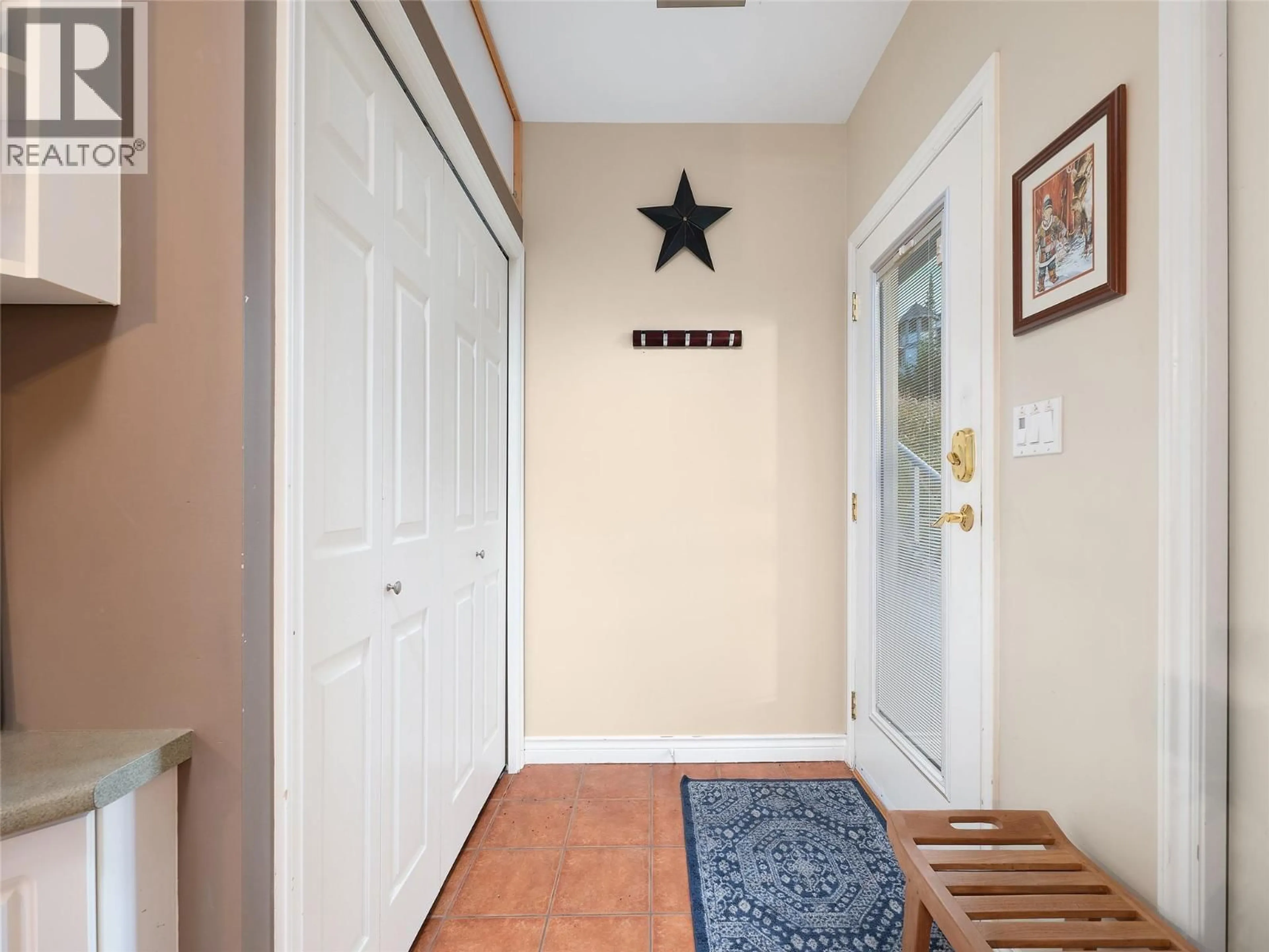 Indoor entryway for 2 - 415 SILVER QUEEN ROAD, Silver Star British Columbia V1B3M1