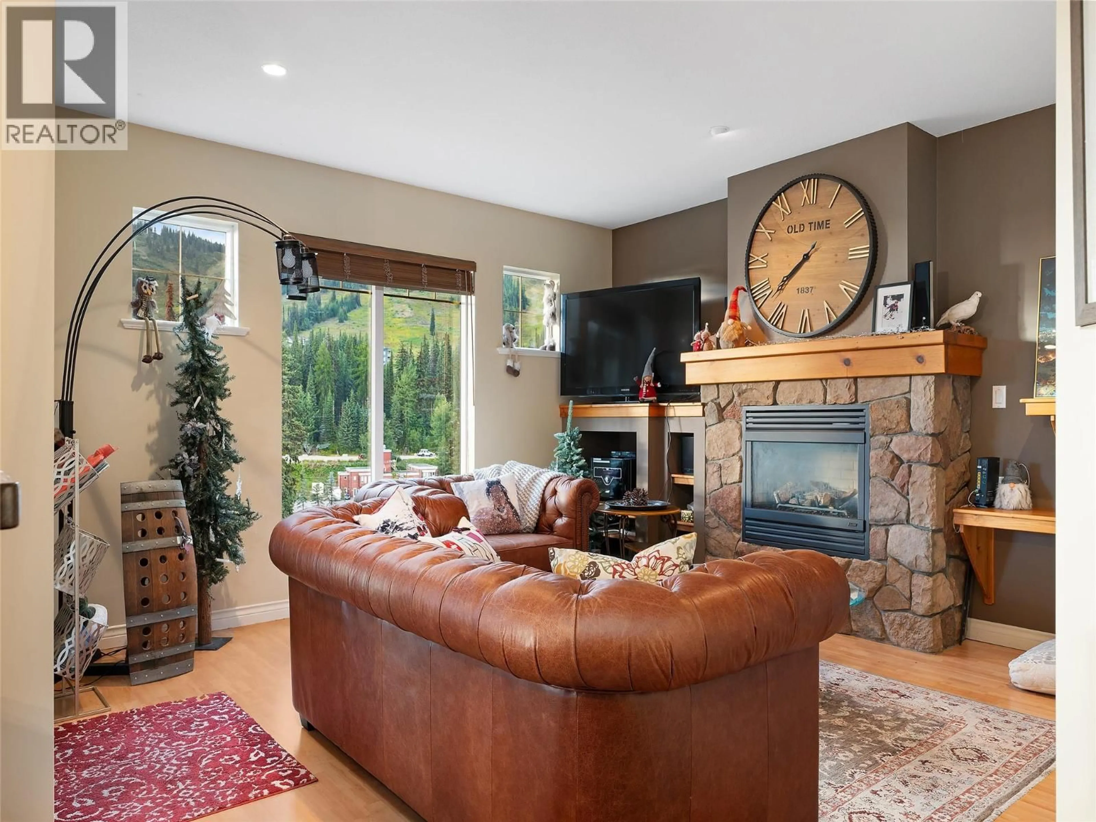 Living room with furniture, unknown for 2 - 415 SILVER QUEEN ROAD, Silver Star British Columbia V1B3M1