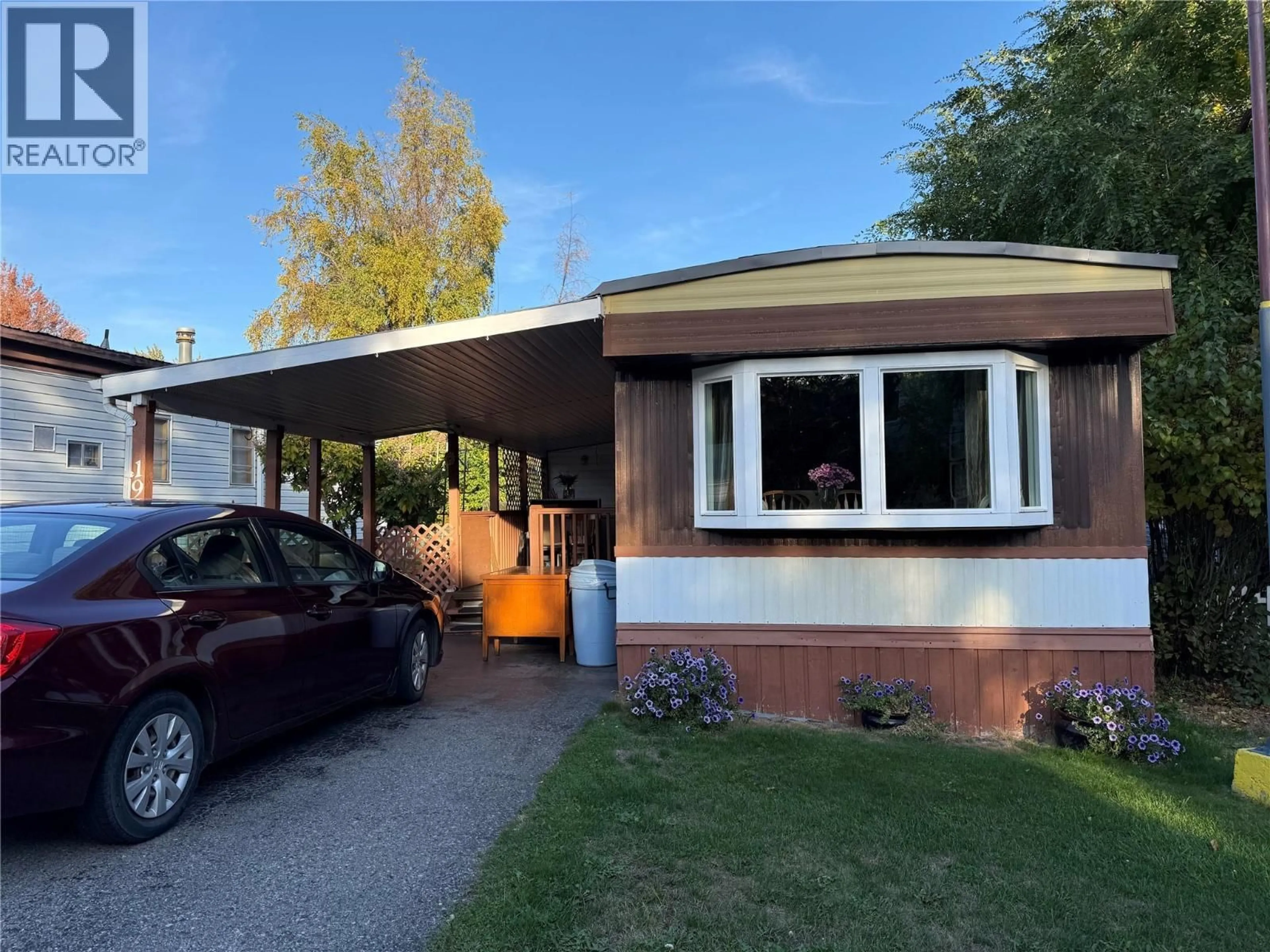 Home with vinyl exterior material, street for 194 - 1699 ROSS ROAD, West Kelowna British Columbia V1Z1L8