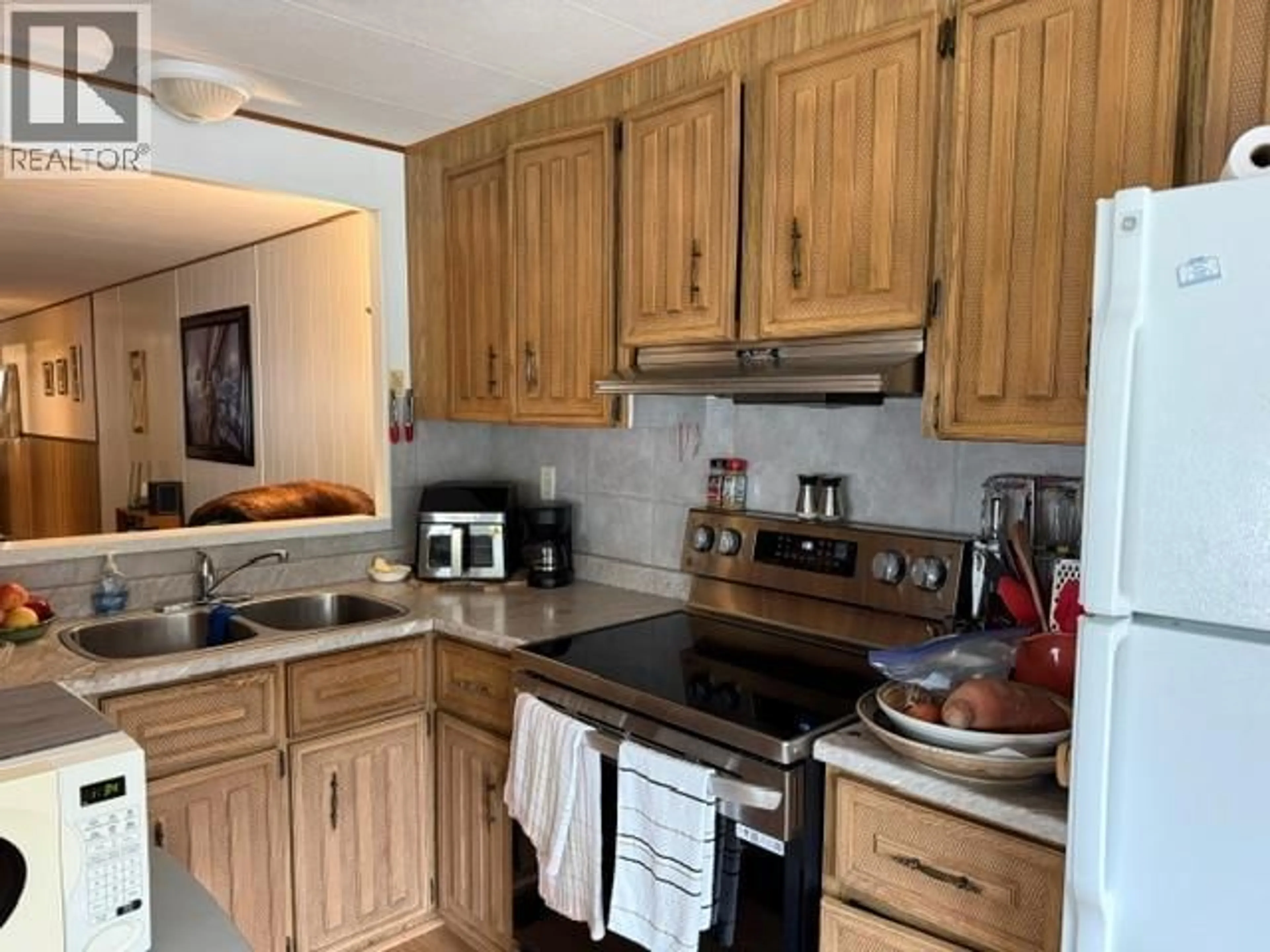Standard kitchen, unknown for 194 - 1699 ROSS ROAD, West Kelowna British Columbia V1Z1L8