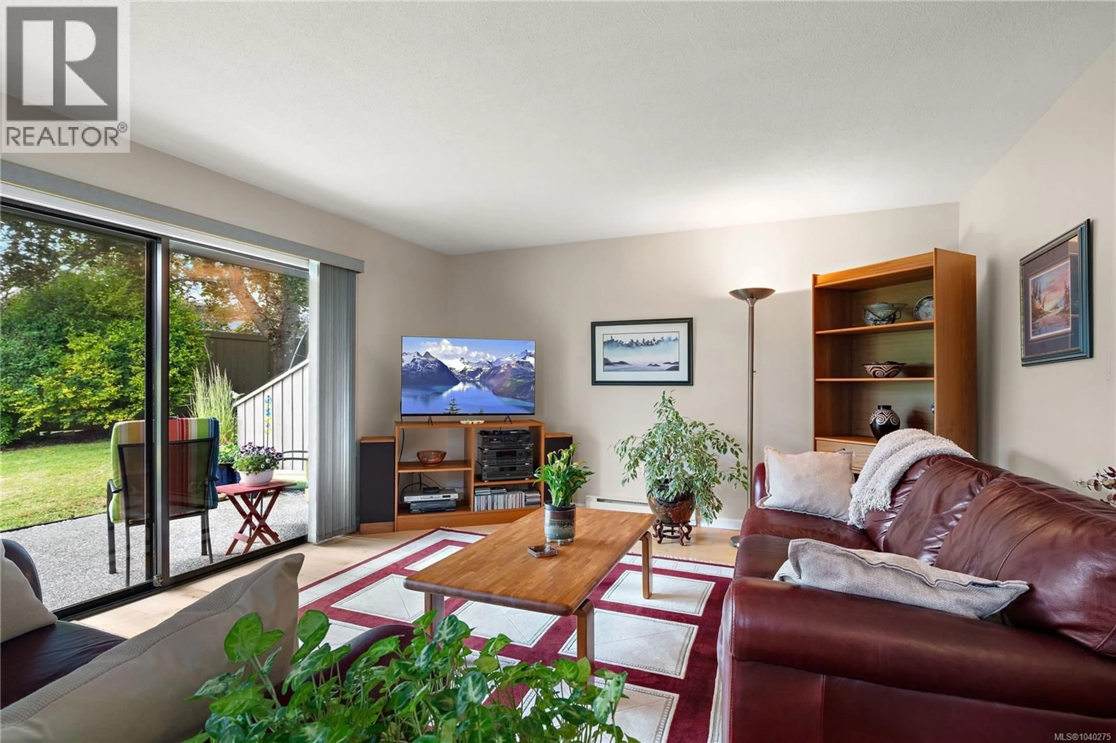 Living room with furniture, unknown for 8 - 1950 CULTRA AVENUE, Central Saanich British Columbia V8M1Y9