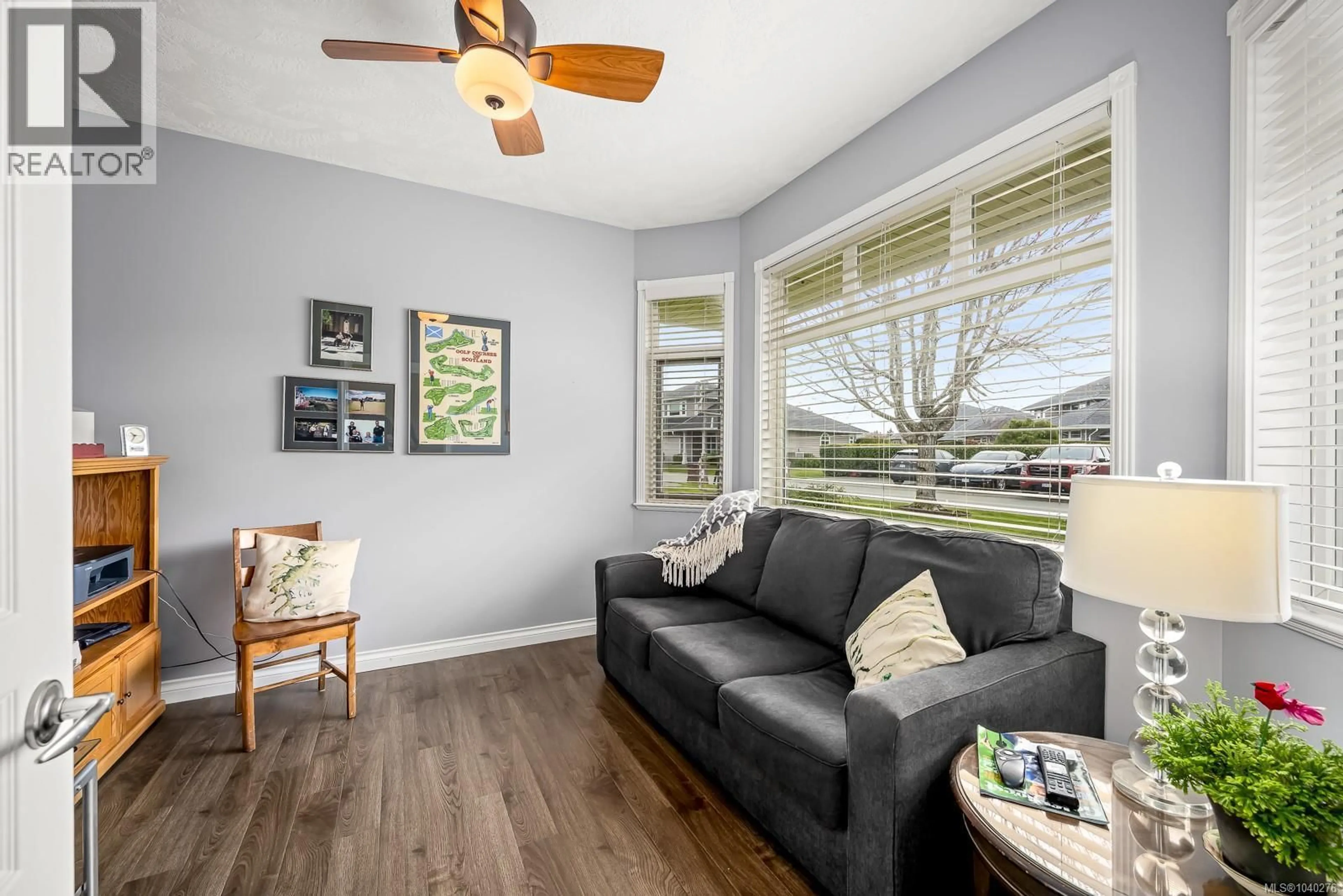 Living room with furniture, wood/laminate floor for 237 - 3399 CROWN ISLE DRIVE, Courtenay British Columbia V9N9X7