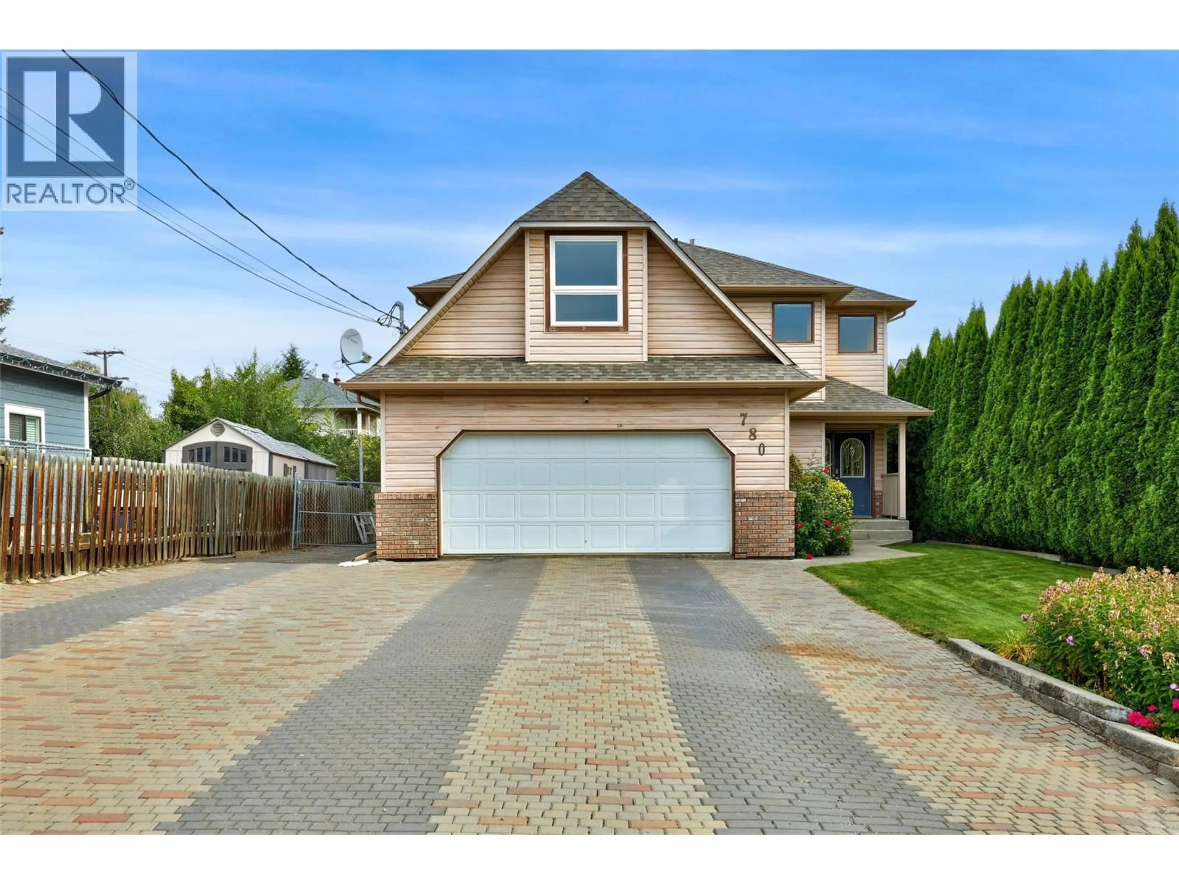 Home with vinyl exterior material, street for 780 HUNTINGTON DRIVE, Kamloops British Columbia V2B6G4