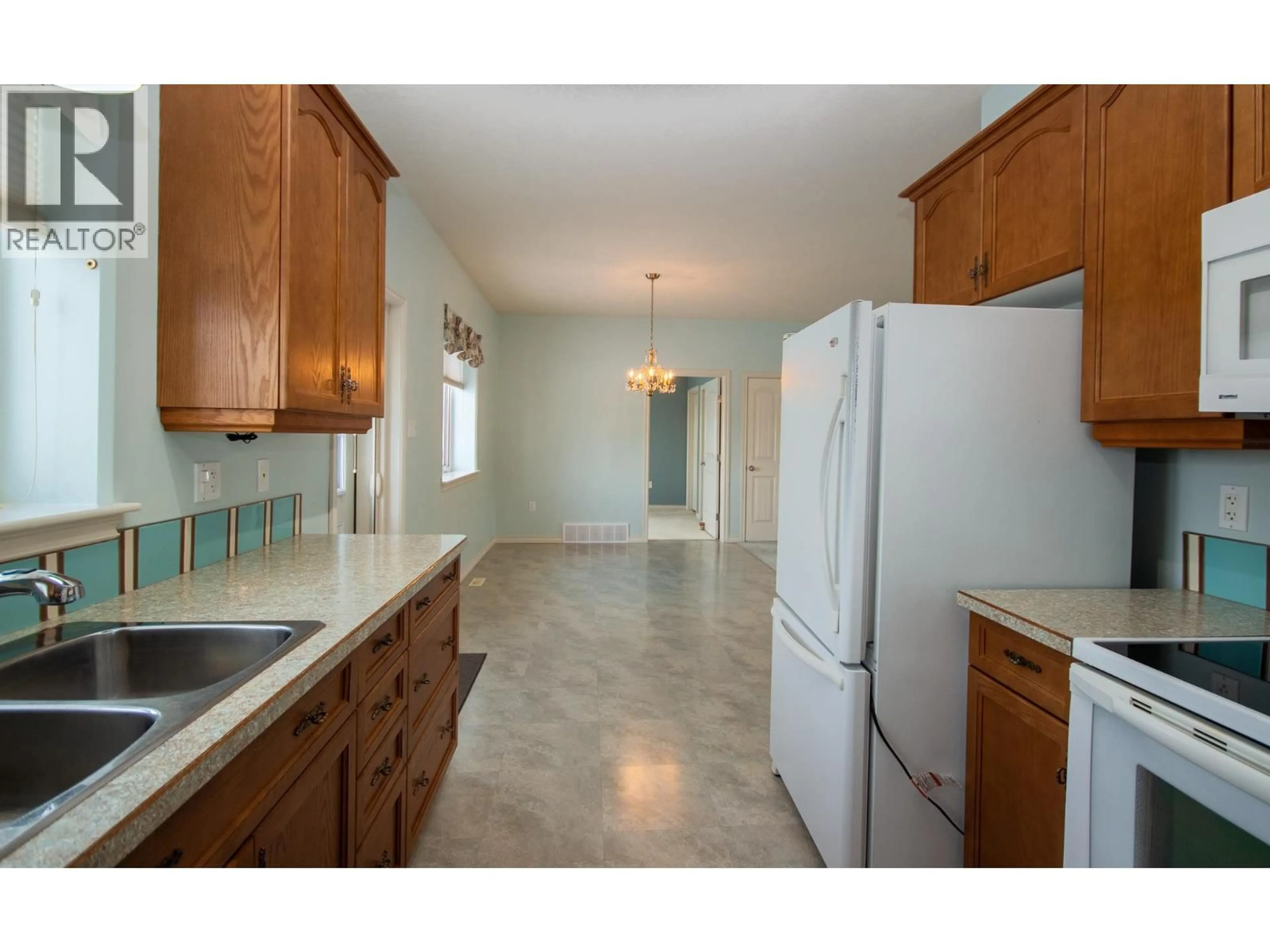 Standard kitchen, ceramic/tile floor for 1 - 11001 17 STREET, Dawson Creek British Columbia V1G0B7