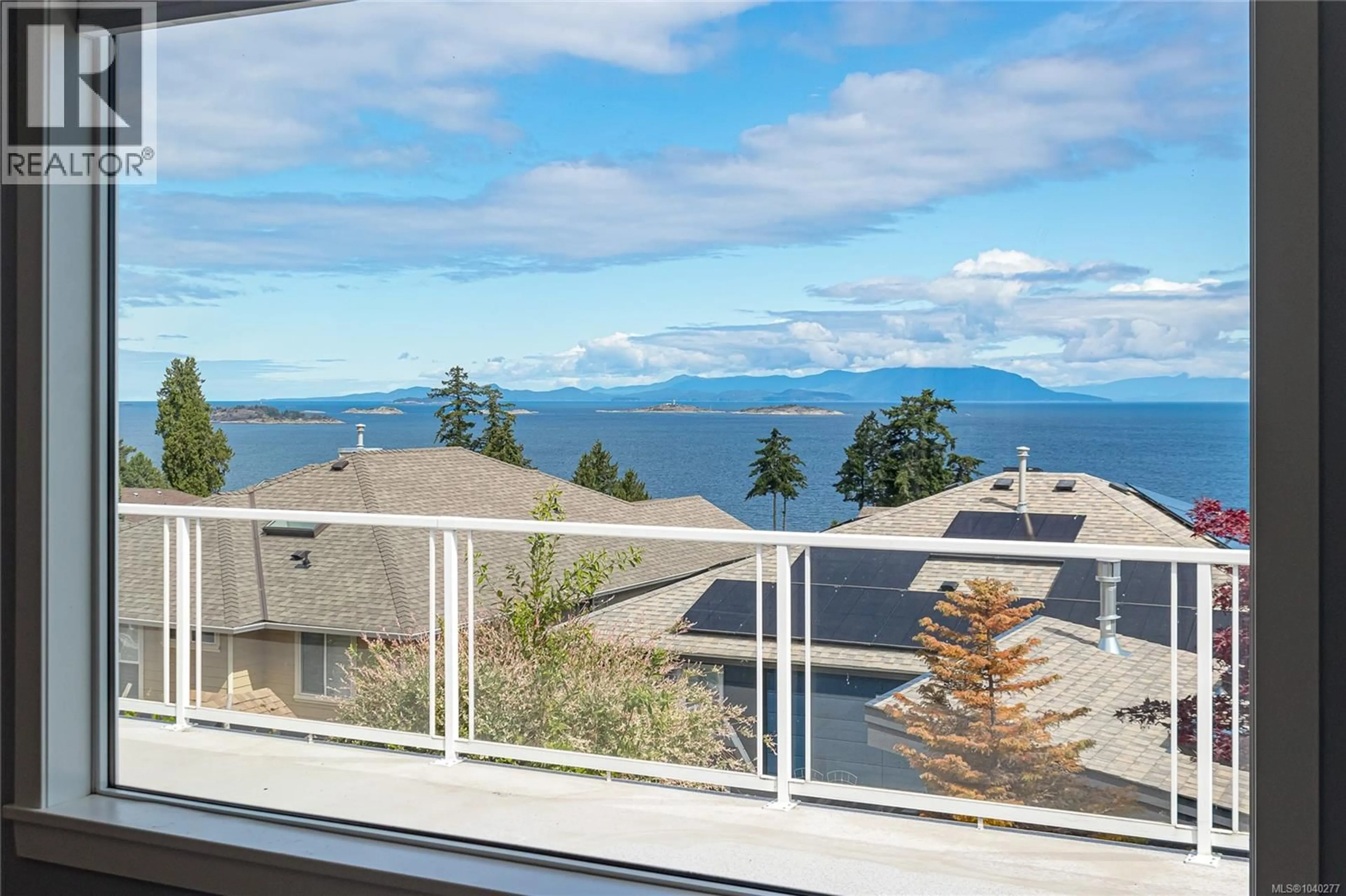 Balcony in the apartment, water/lake/river/ocean view for 6486 PEREGRINE ROAD, Nanaimo British Columbia V9V1V5