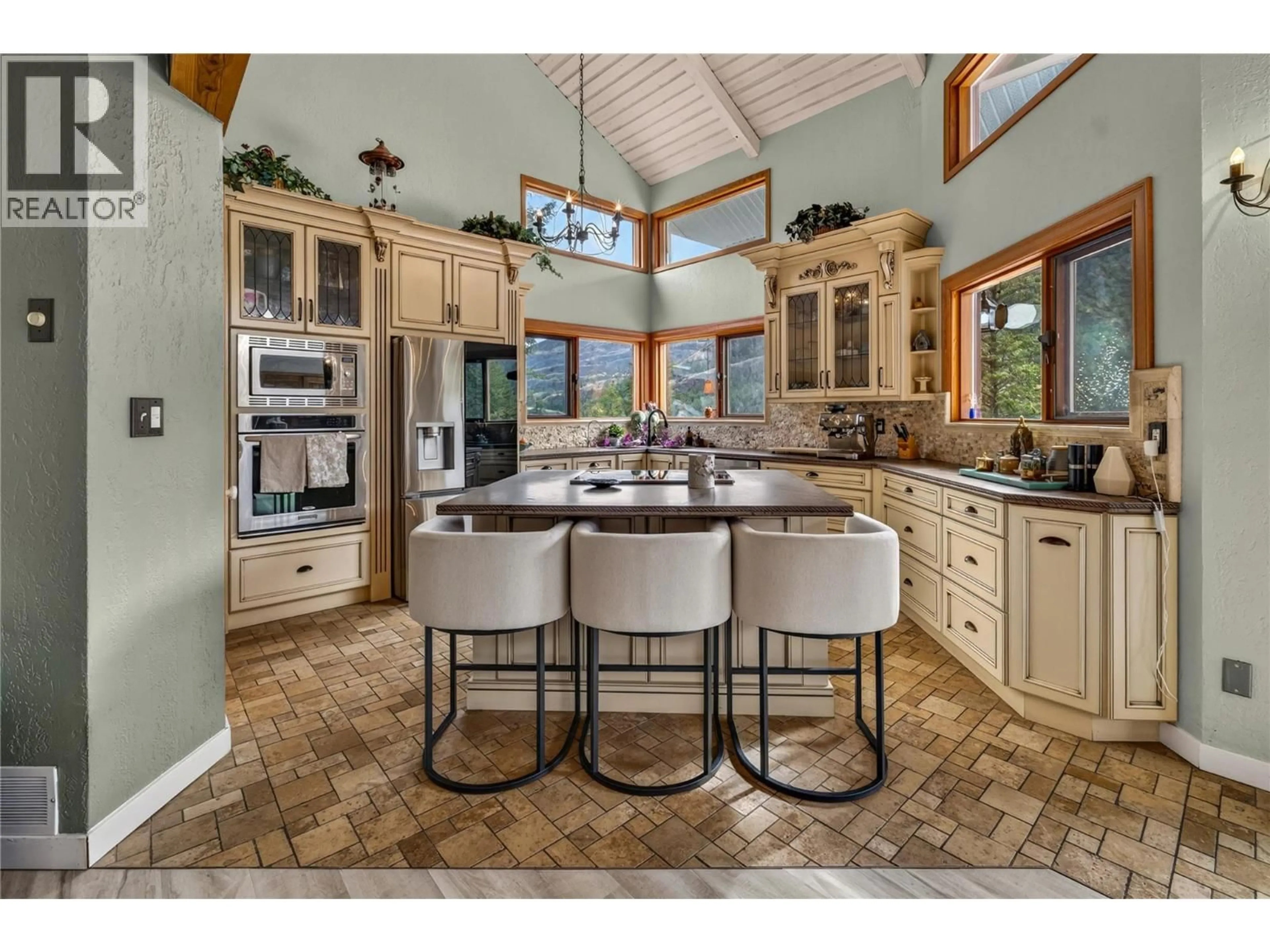 Open concept kitchen, ceramic/tile floor for 758 MCMURRAY ROAD, Kaleden British Columbia V0X1N4
