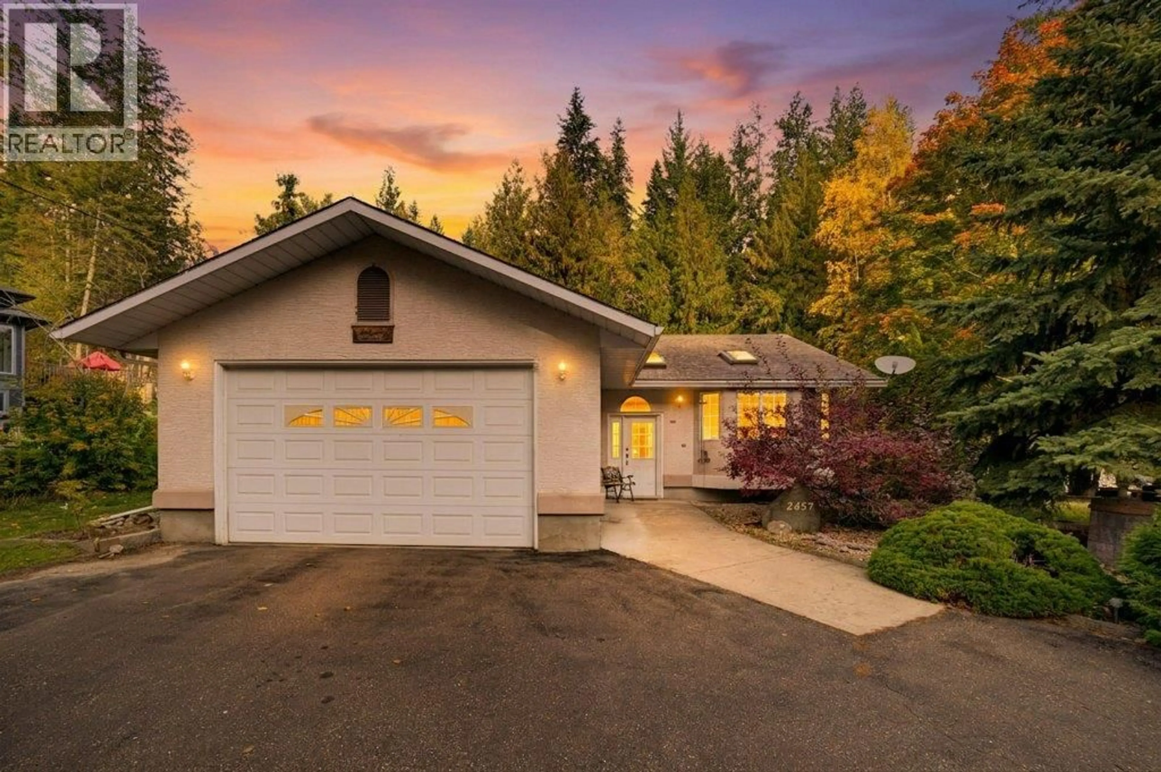 Indoor garage for 2457 CENTENNIAL DRIVE, Blind Bay British Columbia V0E1H2