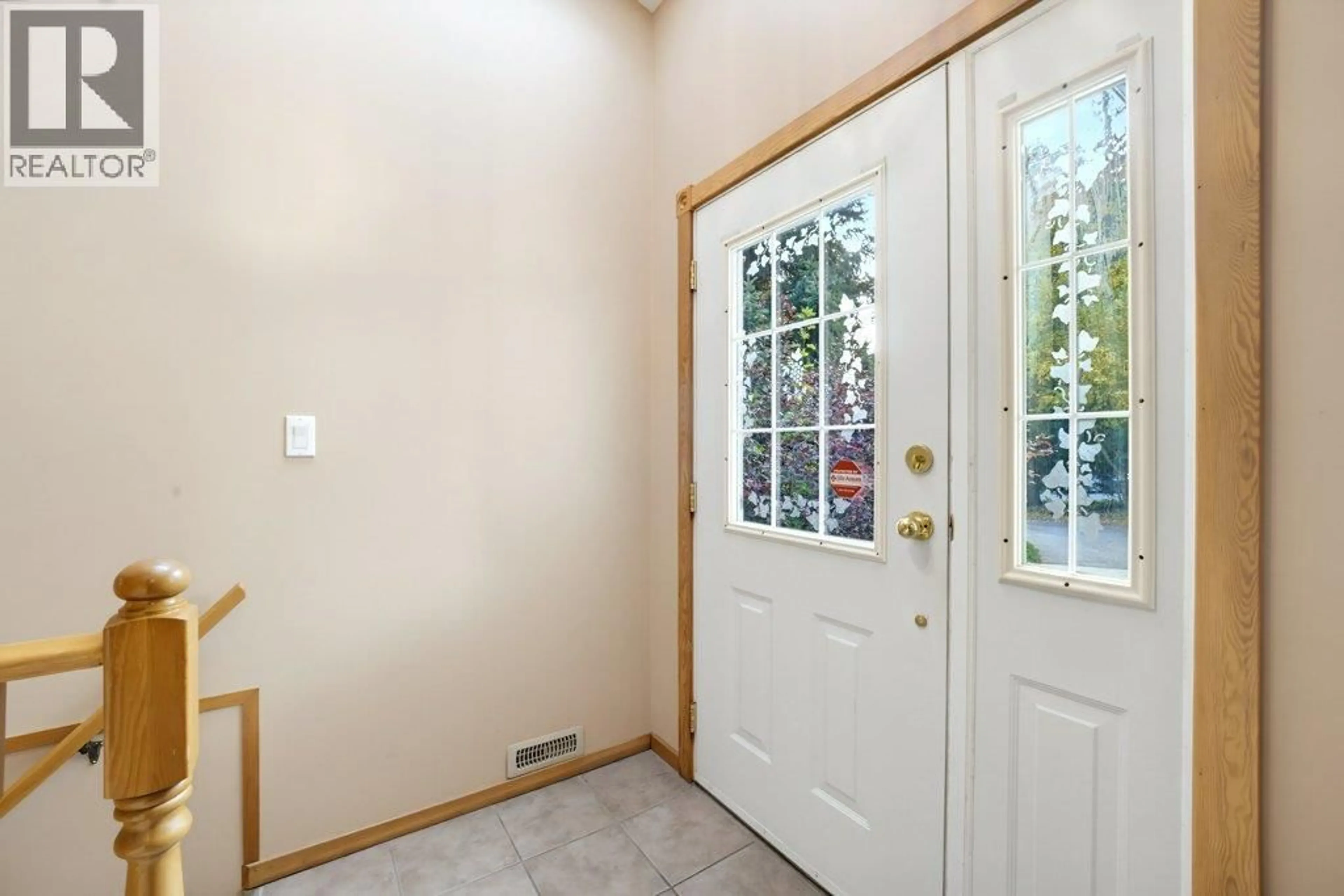 Indoor entryway for 2457 CENTENNIAL DRIVE, Blind Bay British Columbia V0E1H2