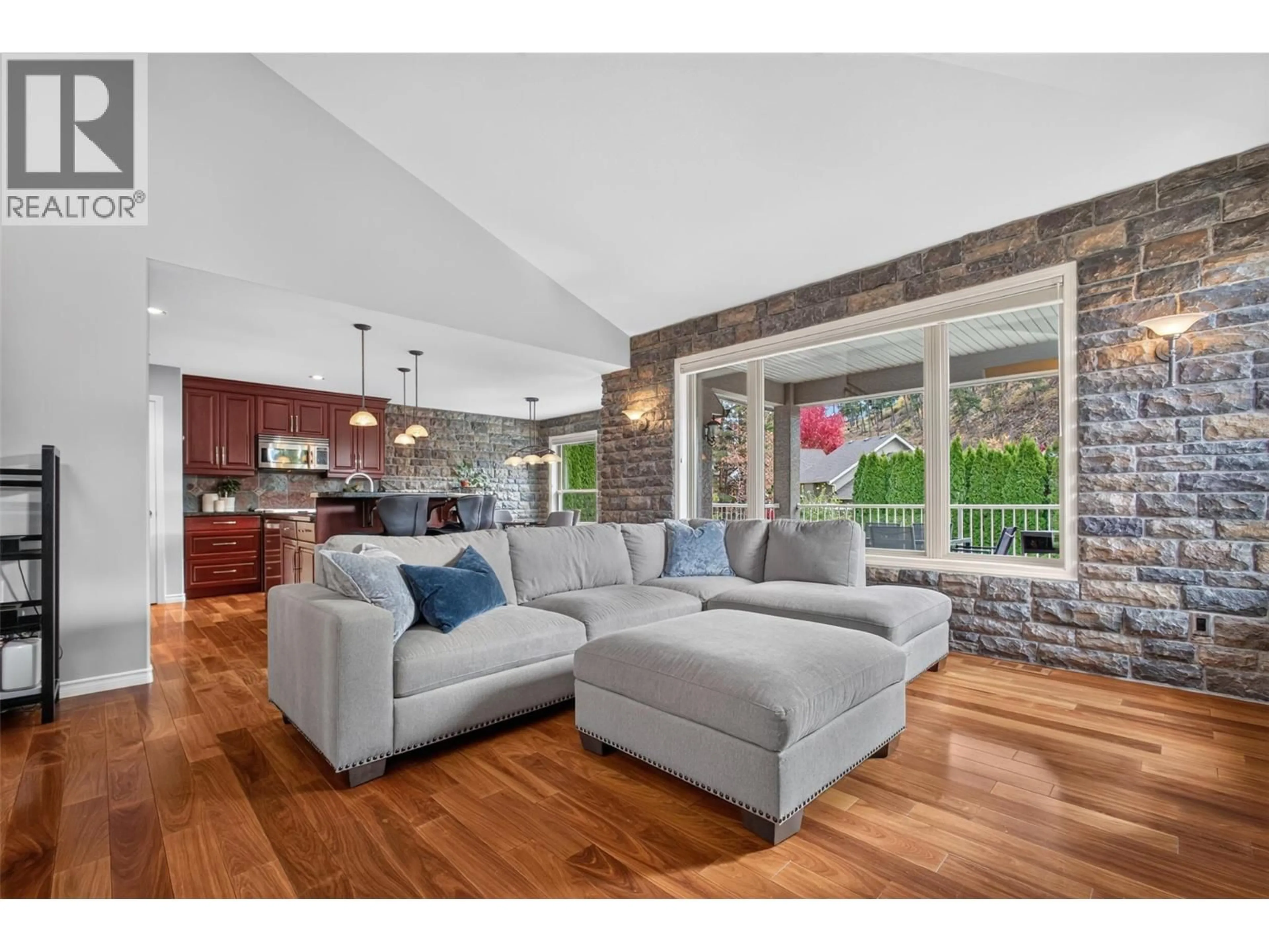 Living room with furniture, unknown for 2512 SELKIRK DRIVE, Kelowna British Columbia V1V2V6