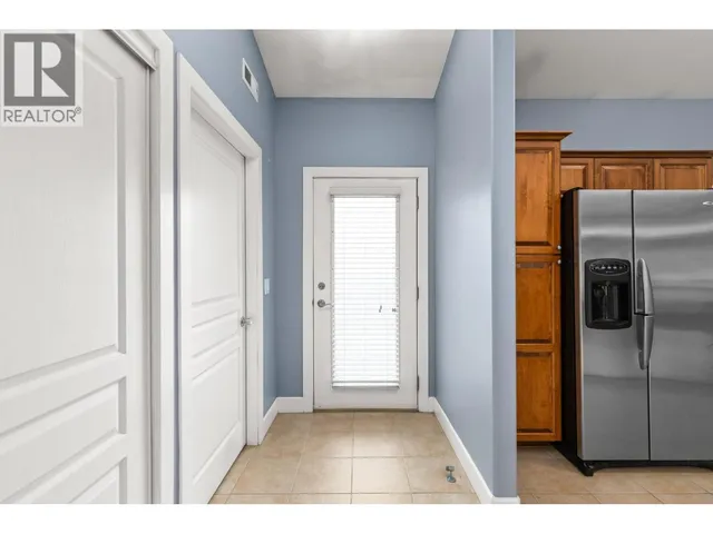 335 - 3996 BEACH AVENUE, Peachland 5