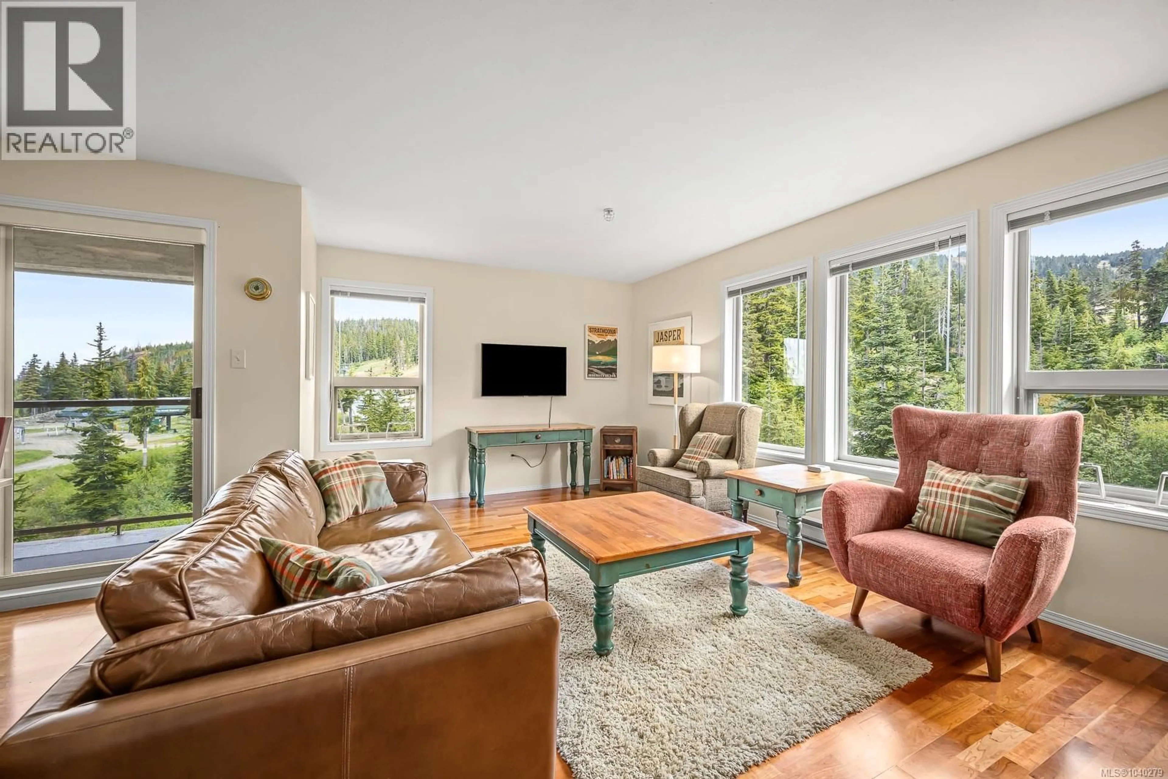 Living room with furniture, unknown for 301 - 1380 HENRY ROAD, Courtenay British Columbia V9J1L0