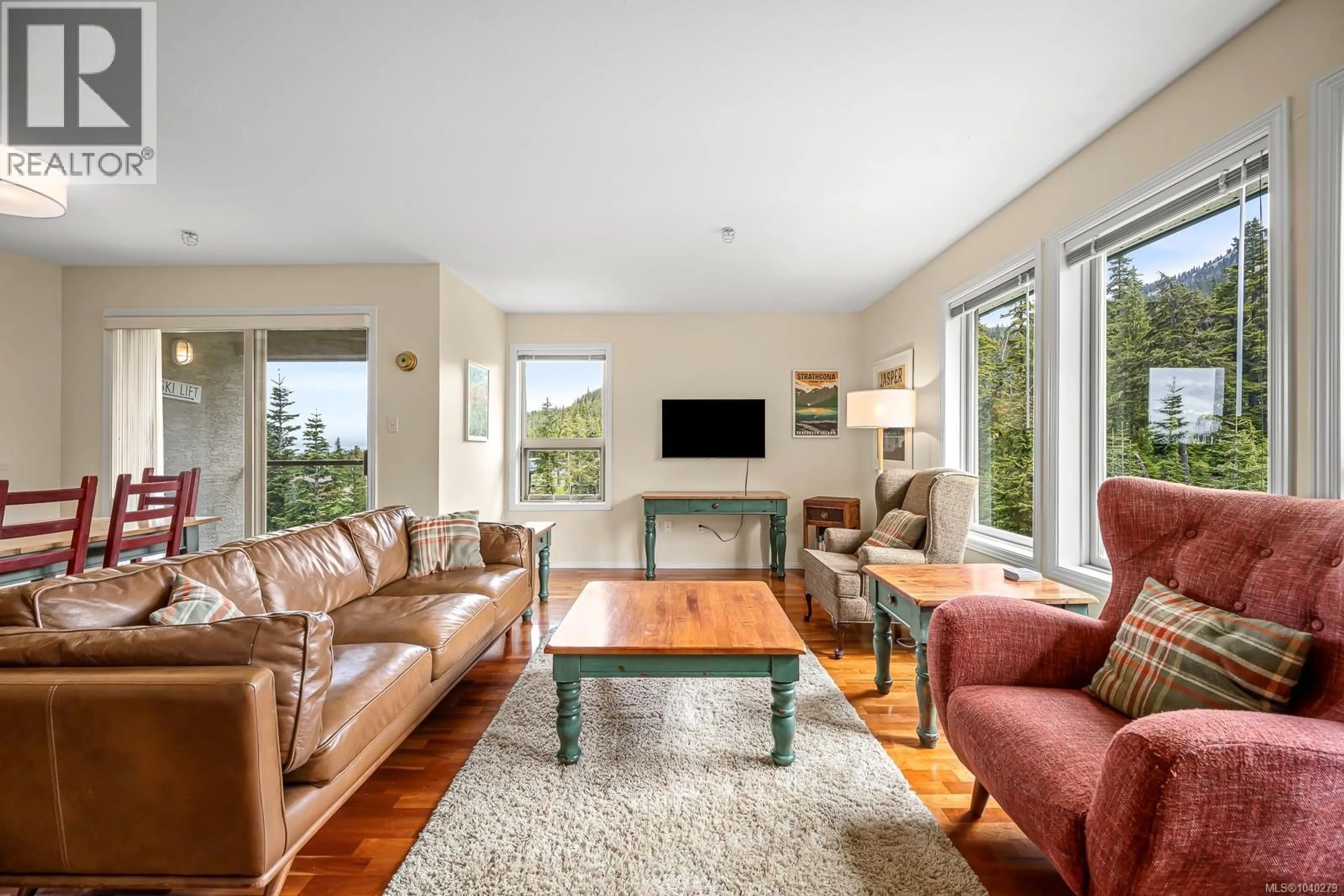 Living room with furniture, unknown for 301 - 1380 HENRY ROAD, Courtenay British Columbia V9J1L0