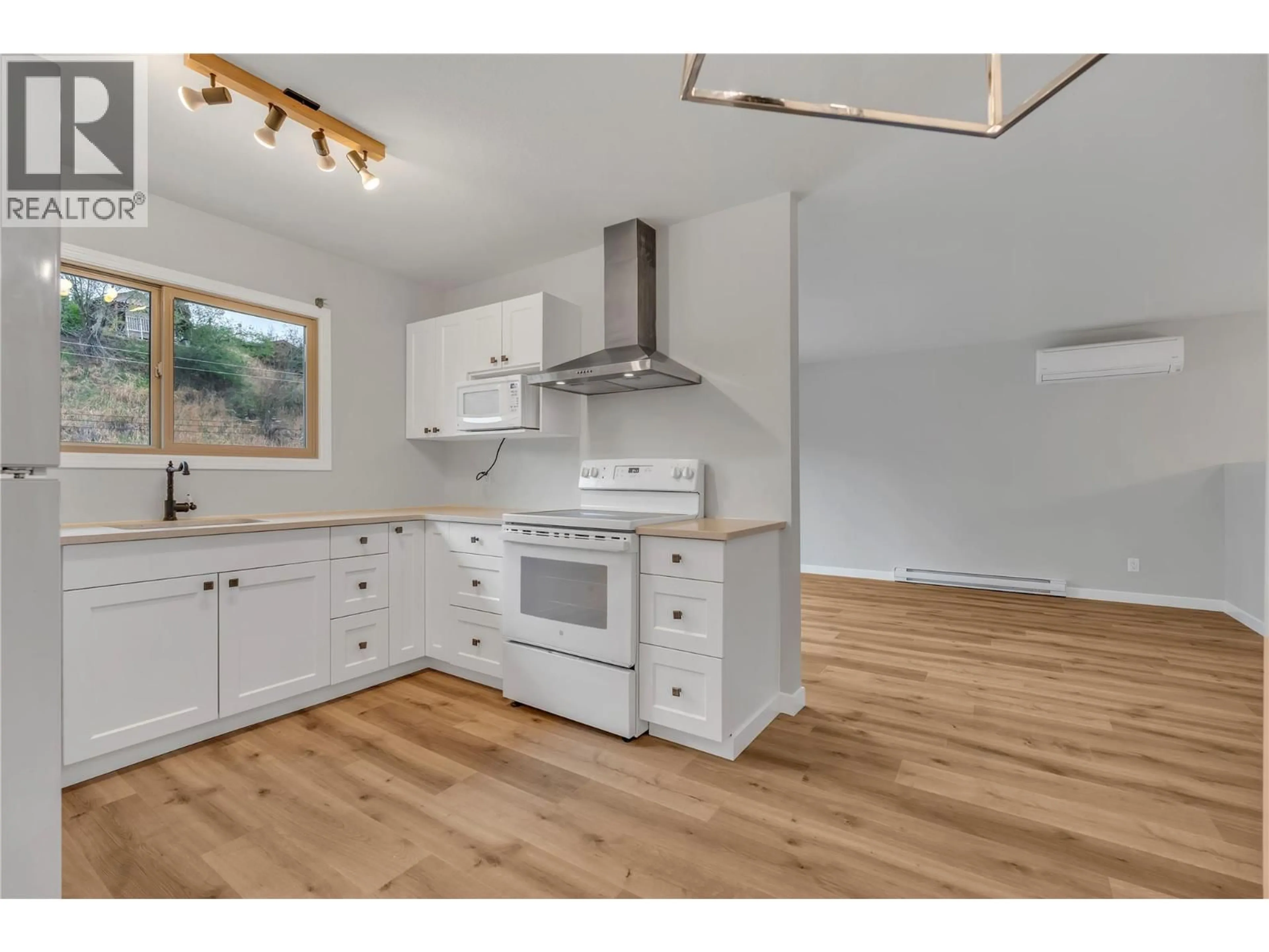 Open concept kitchen, wood/laminate floor for 2 - 11318 JUBILEE ROAD WEST, Summerland British Columbia V0H1Z0