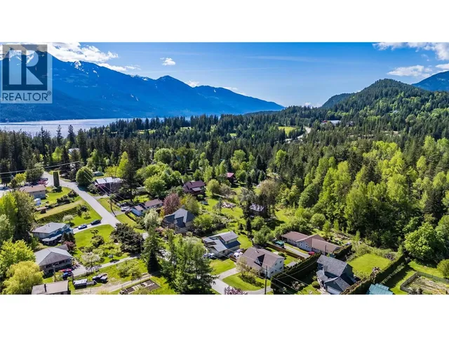 661 C AVENUE, Kaslo 5