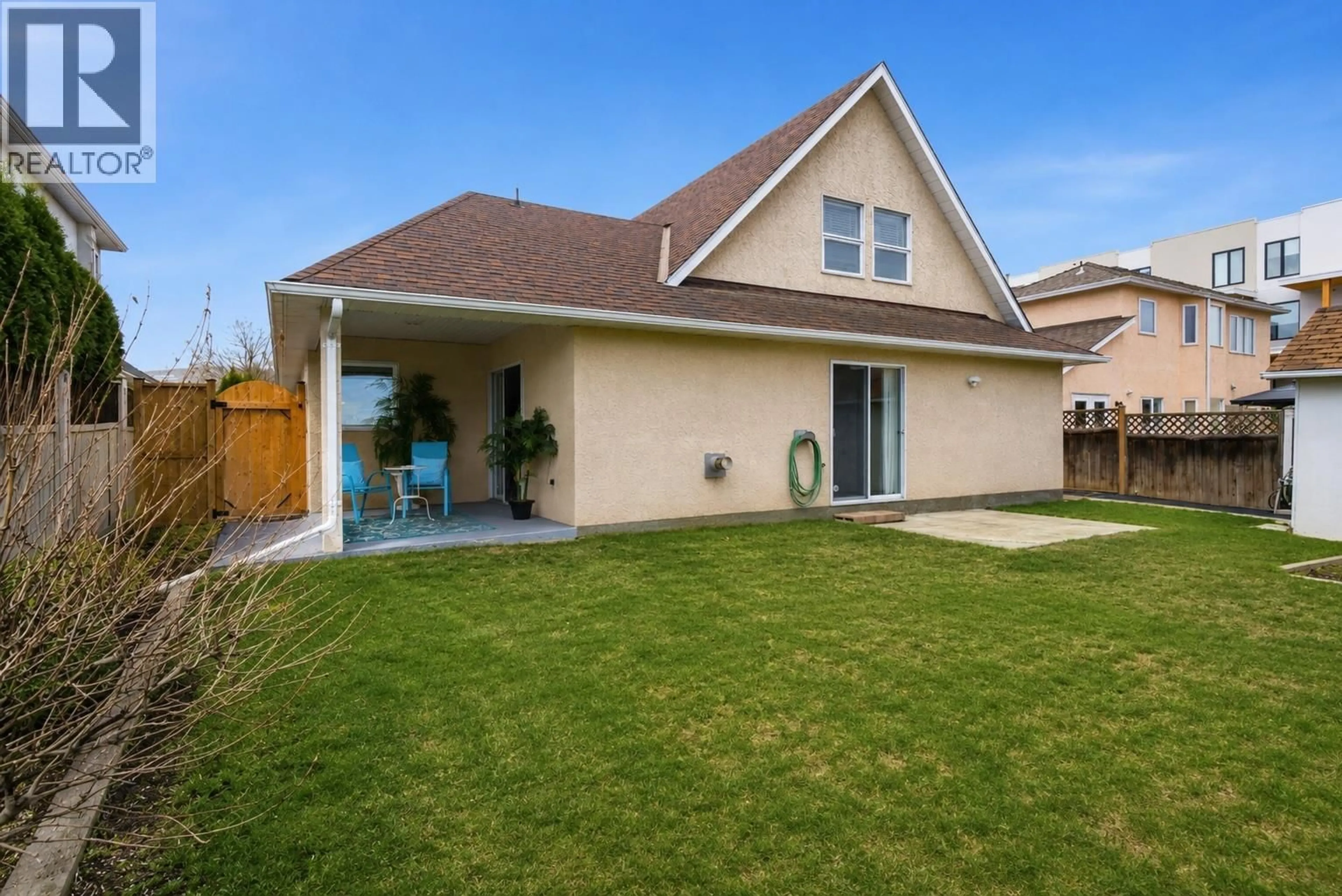 Home with vinyl exterior material, street for 756 SPRINGROSE WAY, Kelowna British Columbia V1W3M2