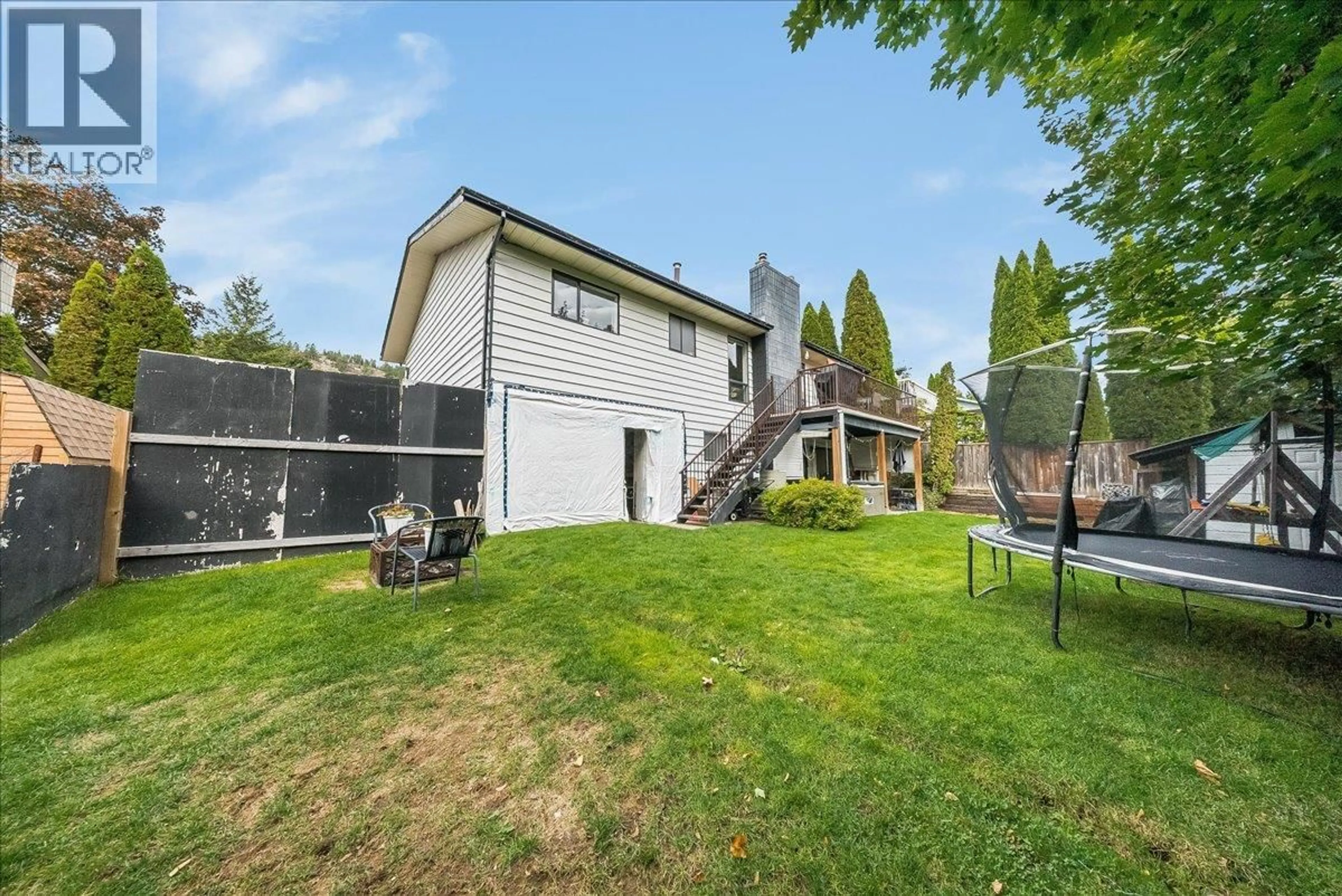 A pic from outside/outdoor area/front of a property/back of a property/a pic from drone, street for 3609 SOUTHRIDGE DRIVE, Castlegar British Columbia V1N3X7