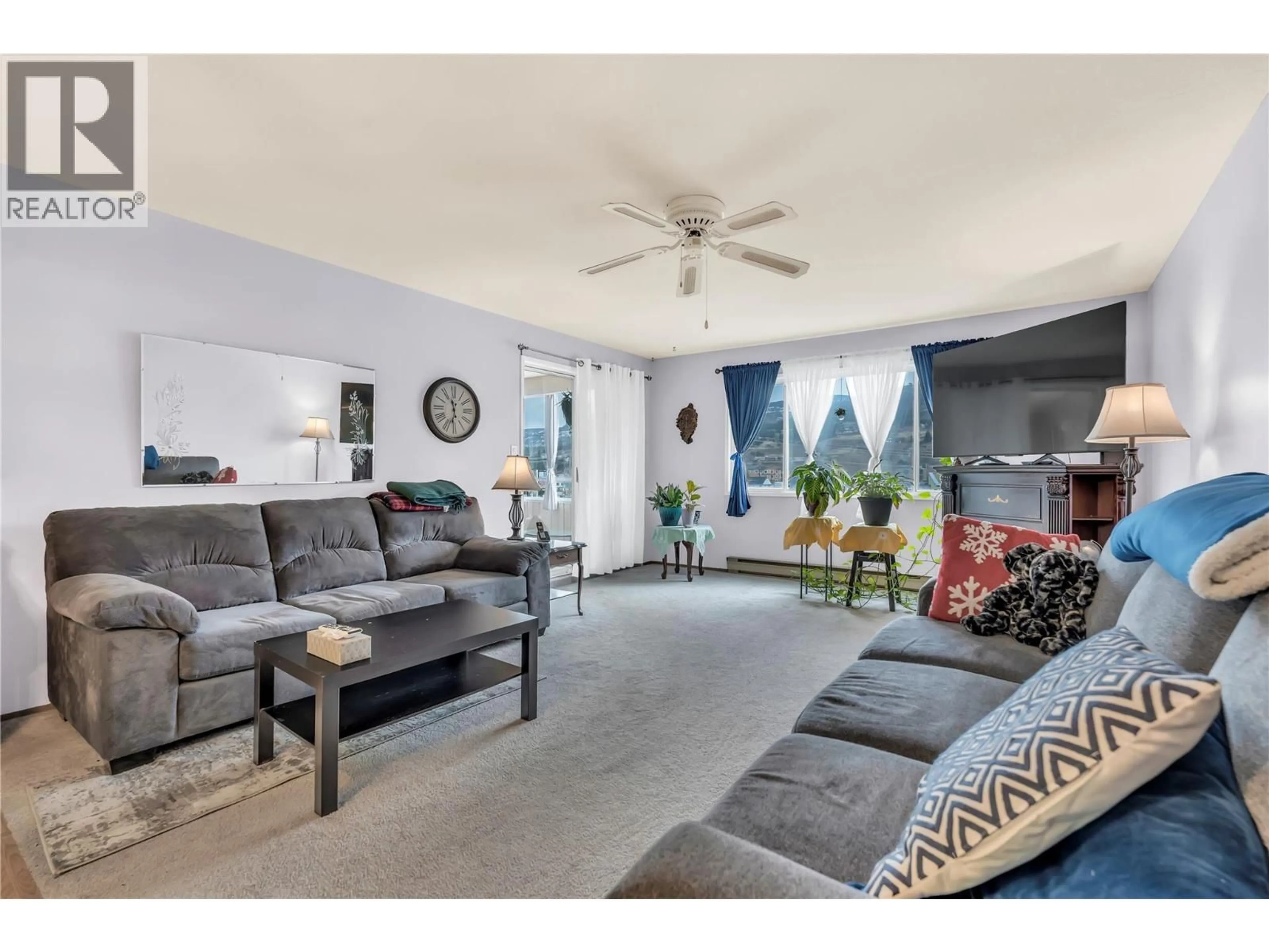 Living room with furniture, unknown for 402 - 272 GREEN AVENUE WEST, Penticton British Columbia V2A3T2