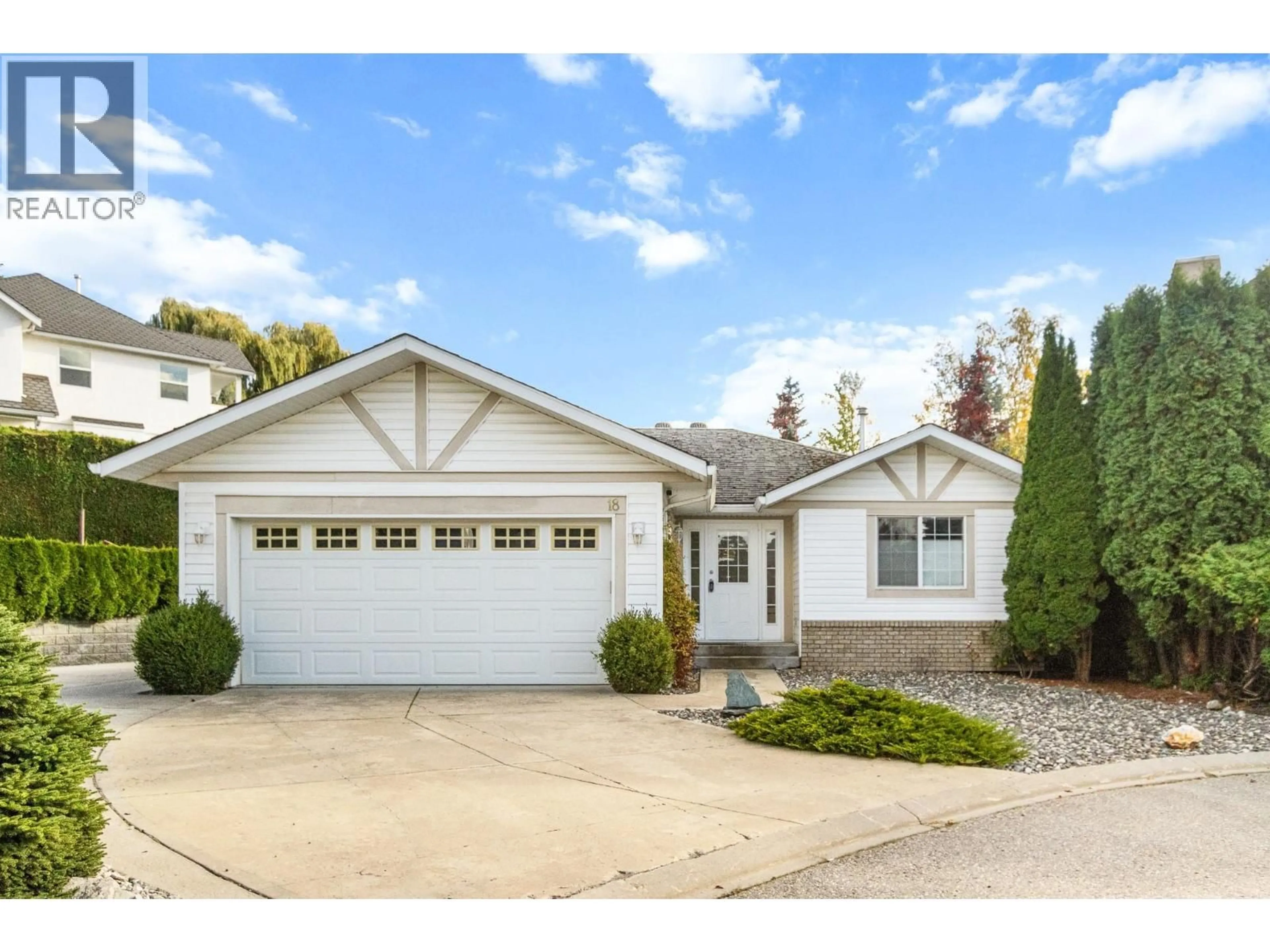 Home with vinyl exterior material, street for 18 - 801 20 STREET NORTHEAST, Salmon Arm British Columbia V1E2R7