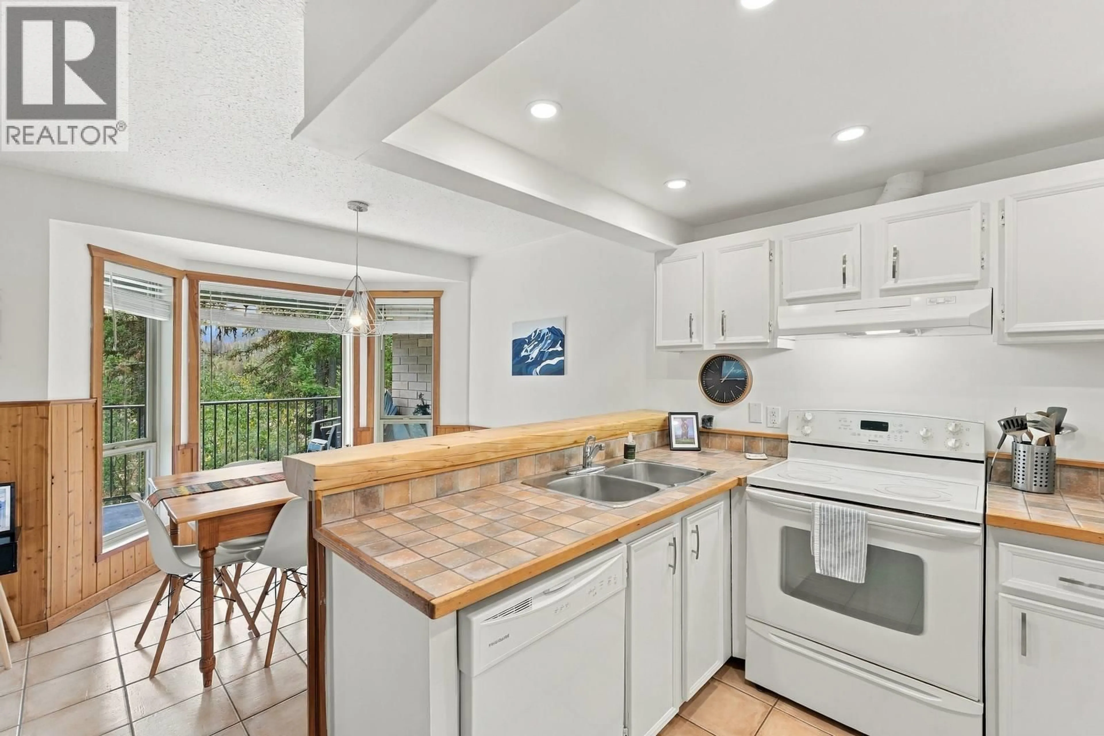Open concept kitchen, ceramic/tile floor for 805 - 225 CLEARVIEW ROAD, Penticton British Columbia V0X1K0