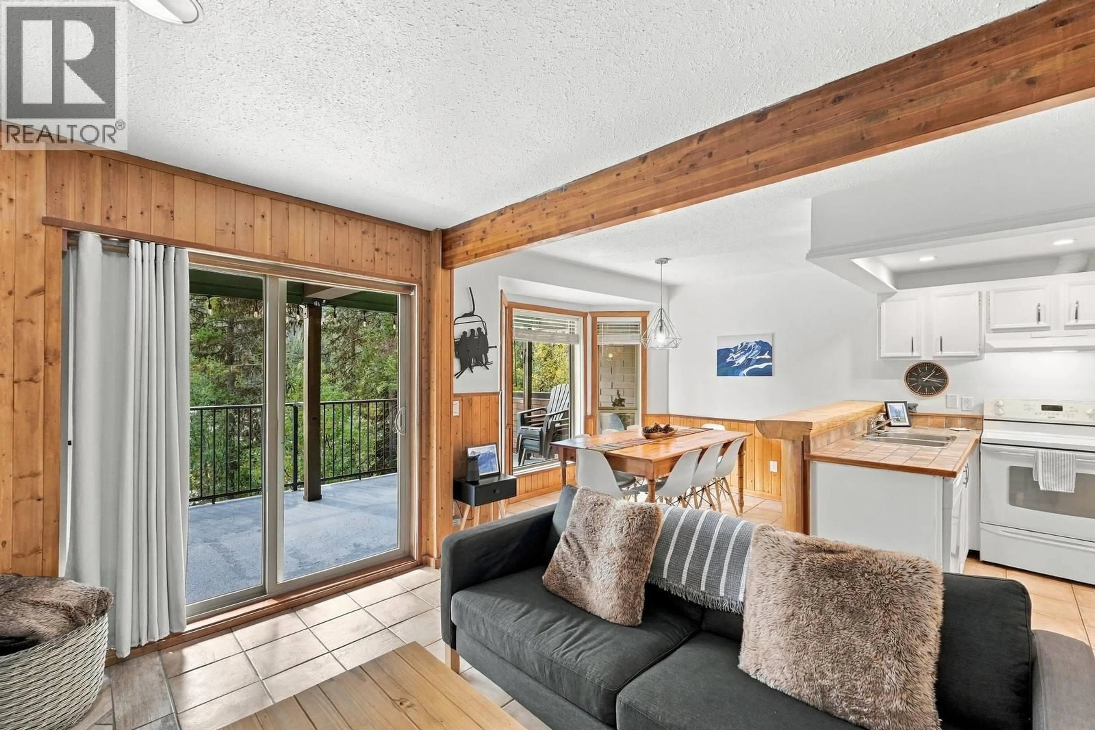 Living room with furniture, unknown for 805 - 225 CLEARVIEW ROAD, Penticton British Columbia V0X1K0