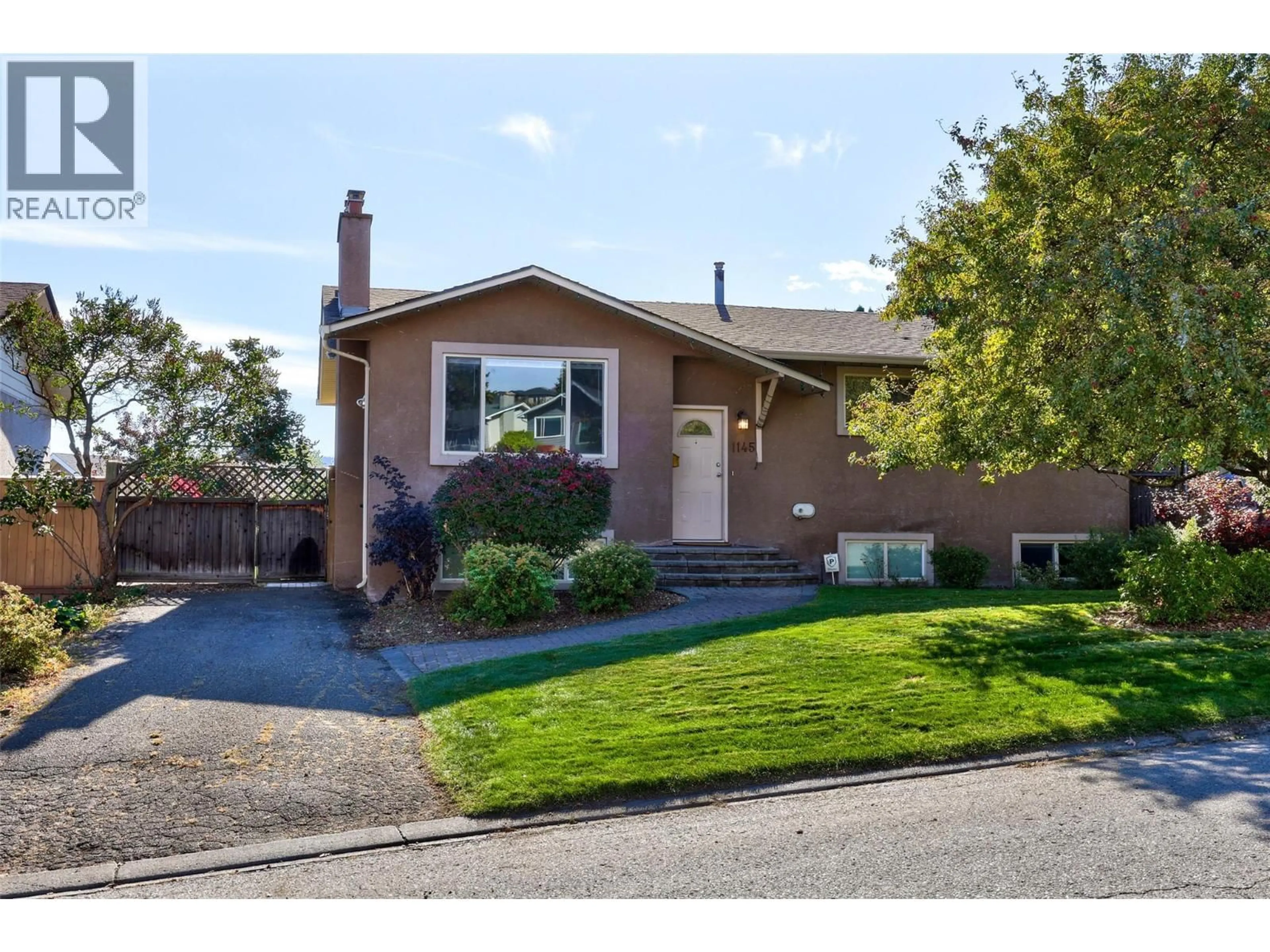 Home with vinyl exterior material, street for 1145 LINTHORPE ROAD, Kamloops British Columbia V2B7S5