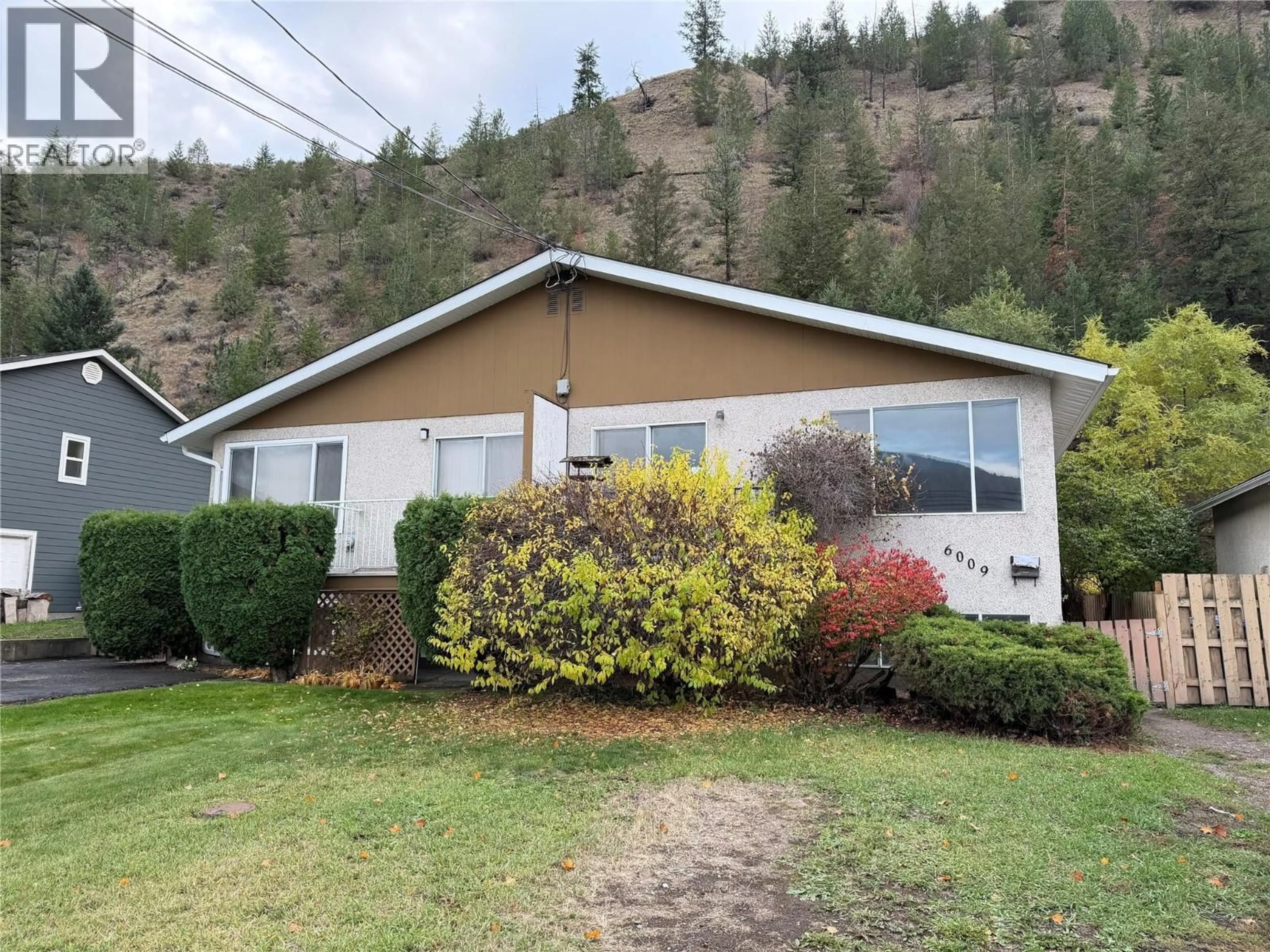 Home with vinyl exterior material, mountain view for 6009 DALLAS DRIVE, Kamloops British Columbia V2C5Z9