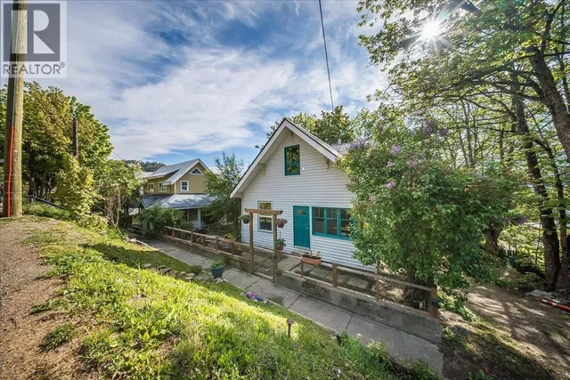 2050 GEORGIA STREET, Rossland 2